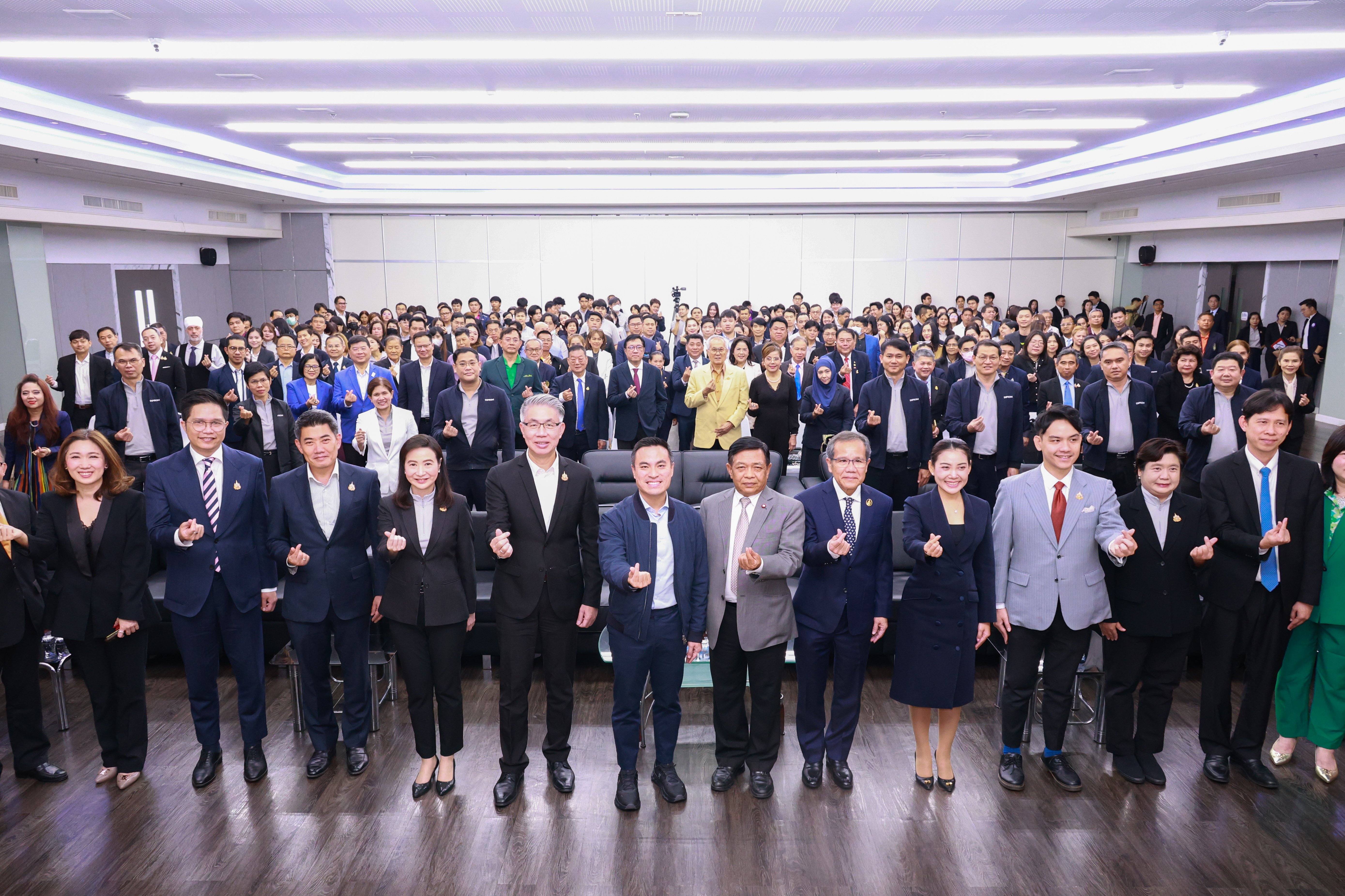 "Made by Thais" รมต.เอกนัฏ ชี้ทิศทางการพัฒนา SMEs ให้ดีพร้อม สร้างความเท่าเทียมในการแข่งขัน ยกระดับวิสาหกิจไทยสู่เวทีการแข่งขันระดับโลก