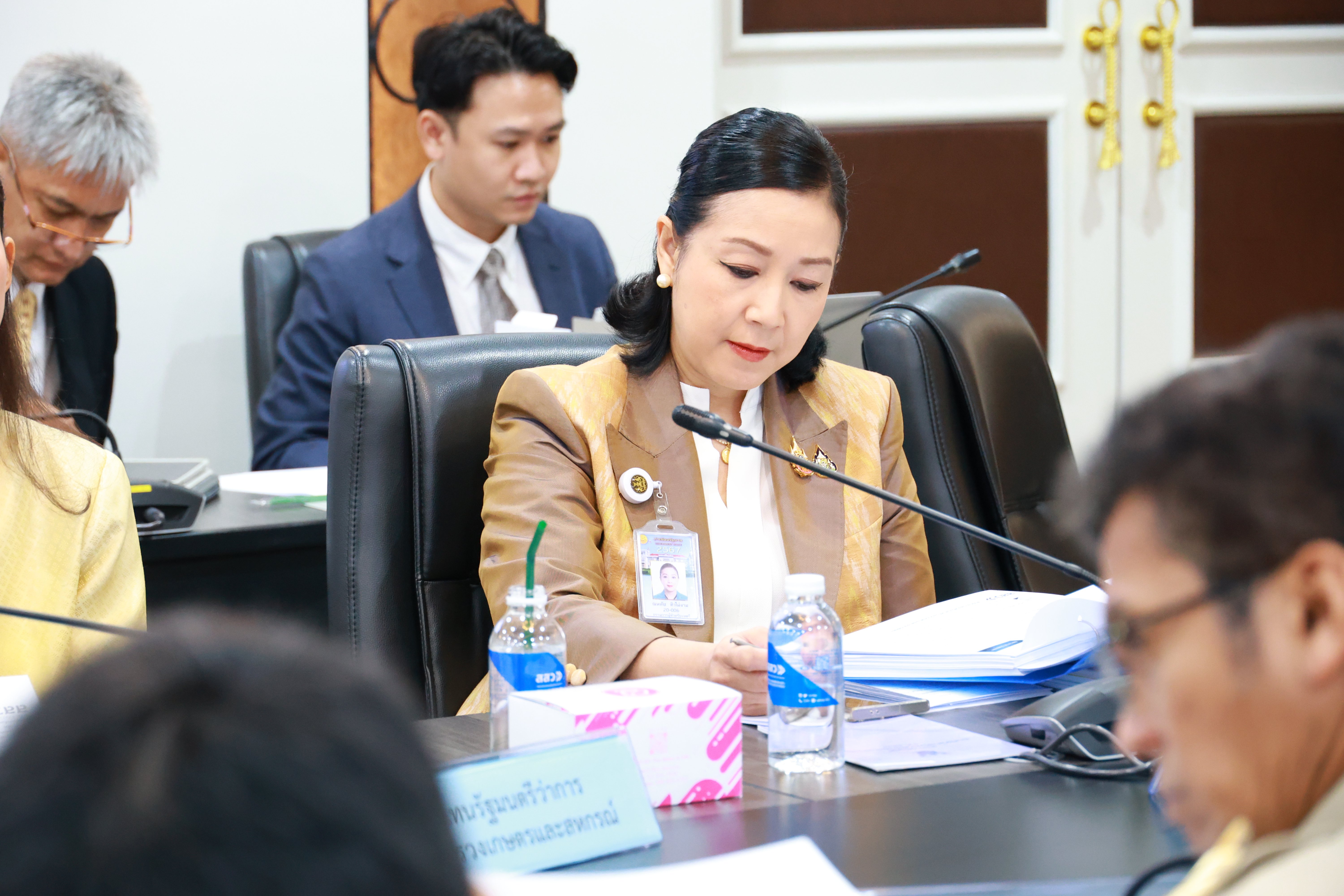 "ดีพร้อม" ผนึกกำลัง MIND ร่วมกำหนดแนวทางส่งเสริมเอสเอ็มอี แก้ปัญหาการทะลักของสินค้าจีน พร้อม "เลขาฯ พงศ์พล" ในการประชุมบอร์ดใหญ่ สสว.