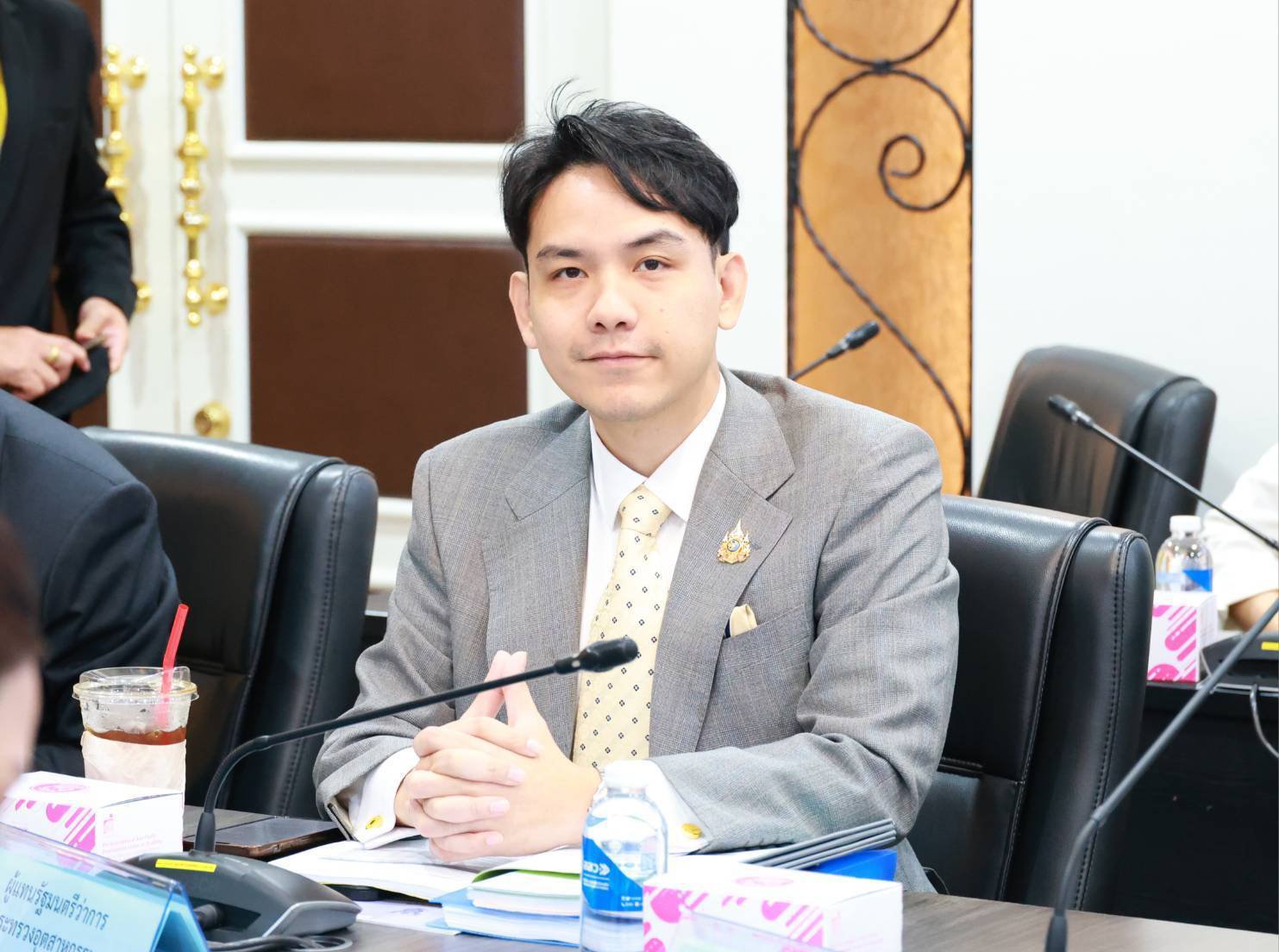 "ดีพร้อม" ผนึกกำลัง MIND ร่วมกำหนดแนวทางส่งเสริมเอสเอ็มอี แก้ปัญหาการทะลักของสินค้าจีน พร้อม "เลขาฯ พงศ์พล" ในการประชุมบอร์ดใหญ่ สสว.