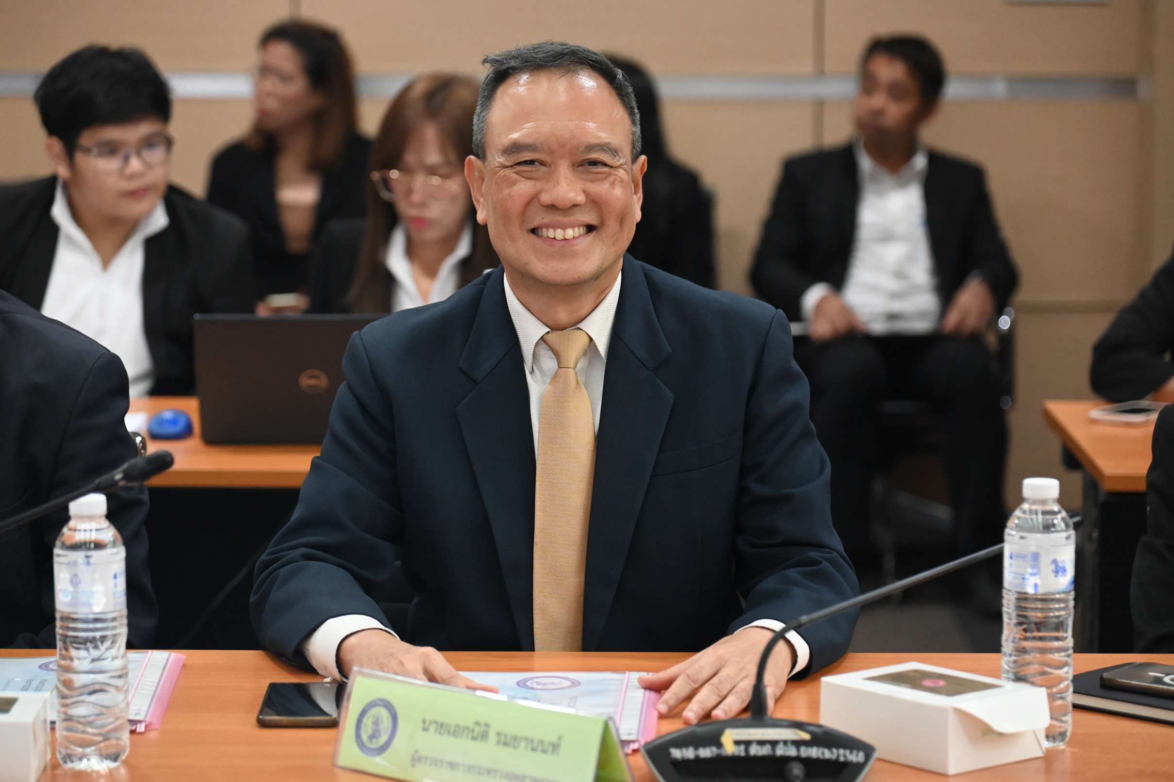 รมว.เอกนัฏ หารือ กมธ.พาณิชย์และการอุตสาหกรรม วุฒิสภา ร่วม”สู้ เซฟ สร้าง“ ก้าวผ่านความท้าทาย เซฟอุตสาหกรรมไทย
