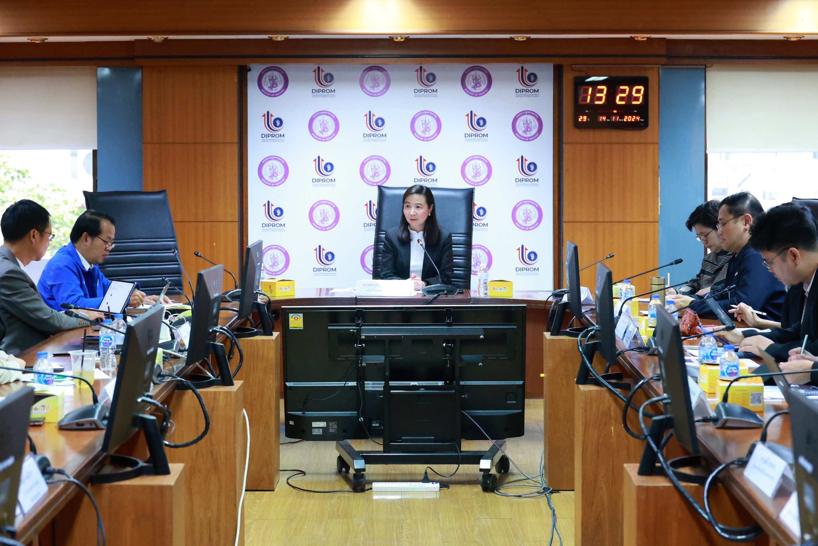 "ดีพร้อม" วิพากษ์ผลของคณะทำงานศึกษาปรับปรุงกฎหมายอุตสาหกรรม สภาผู้แทนราษฎร โชว์นโยบาย "รมต.เอกนัฏ" แนวทางการช่วยเหลือ Disrupted Industries อุตสาหกรรมที่หยุดชะงัก และการส่งเสริมเอสเอ็มอีเข้าสู่ยุค Digital Transformation
