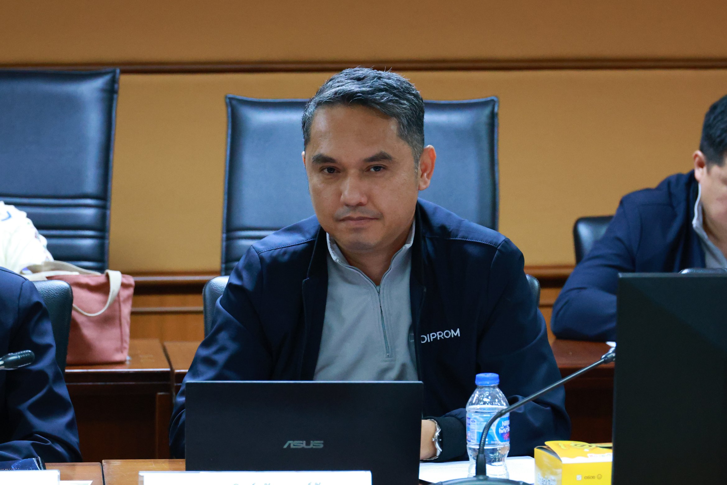"ดีพร้อม" วิพากษ์ผลของคณะทำงานศึกษาปรับปรุงกฎหมายอุตสาหกรรม สภาผู้แทนราษฎร โชว์นโยบาย "รมต.เอกนัฏ" แนวทางการช่วยเหลือ Disrupted Industries อุตสาหกรรมที่หยุดชะงัก และการส่งเสริมเอสเอ็มอีเข้าสู่ยุค Digital Transformation