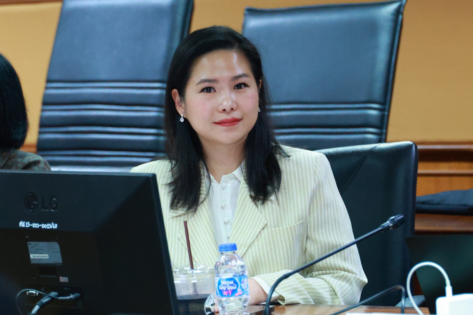 "ดีพร้อม" วิพากษ์ผลของคณะทำงานศึกษาปรับปรุงกฎหมายอุตสาหกรรม สภาผู้แทนราษฎร โชว์นโยบาย "รมต.เอกนัฏ" แนวทางการช่วยเหลือ Disrupted Industries อุตสาหกรรมที่หยุดชะงัก และการส่งเสริมเอสเอ็มอีเข้าสู่ยุค Digital Transformation