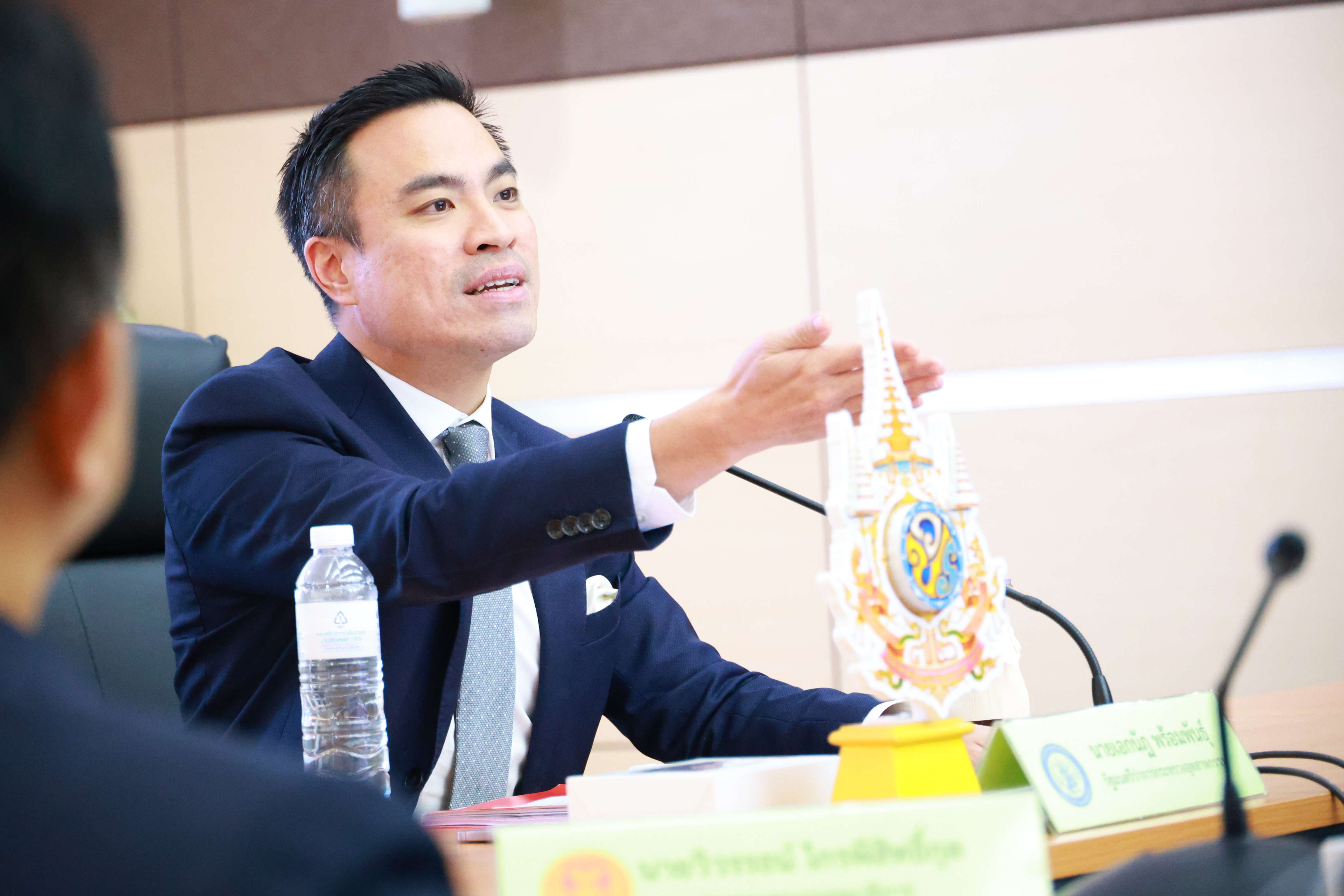 “ดีพร้อม” ชูกรณีศึกษา “ดิไอคอนกรุ๊ปฯ“ ร่วมบูรณาการคณะกรรมการขายตรงฯ ตามข้อสั่งการ “รมต. เอกนัฏ” สู้กับผู้กระทำผิด ห้ามมิให้ผู้ประกอบการธุรกิจขายตรงและตลาดแบบตรง ชักชวนให้บุคคลเข้าร่วมเป็นเครือข่ายและการจะให้ผลประโยชน์ตอบแทน เผยแนวทางกำกับ และตรวจสอบให้ทัน