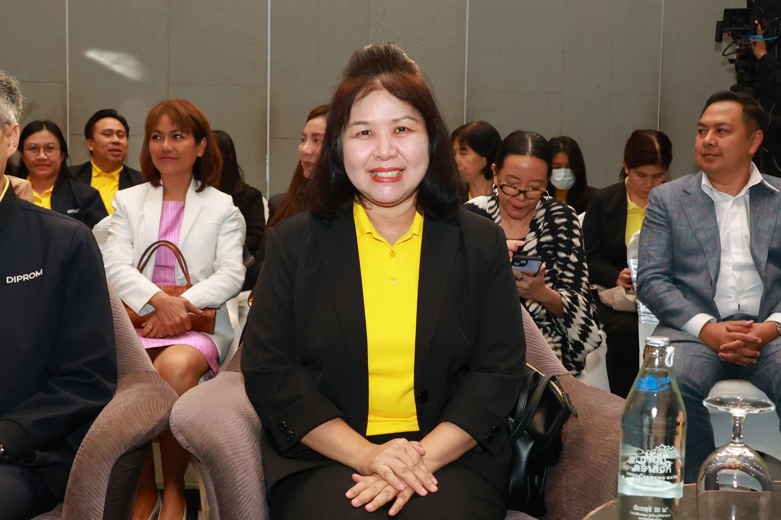 **แฟชั่นไทยปังไม่หยุด! “ดีพร้อม” จับมืออินฟลูเอนเซอร์ “ปลัดณัฐพล” ปลุกพลังทางอ้อม รับลูก “รมต.เอกนัฏ” เผยก้าวสำคัญ ดัน Nation Branding ขยายพลัง Soft Power ตอกย้ำศักยภาพสู่สากล