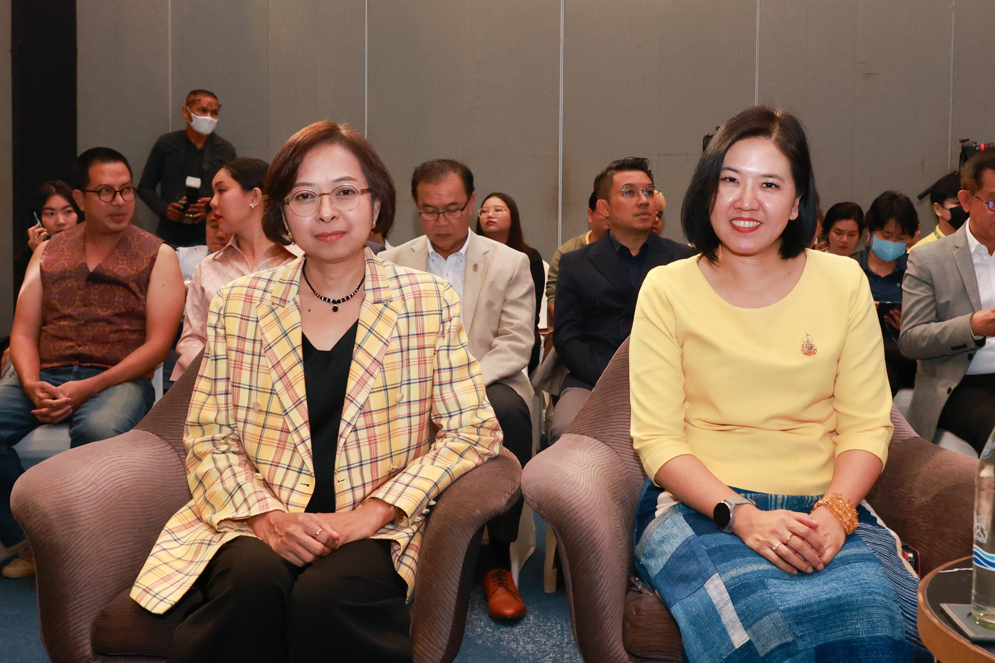 **แฟชั่นไทยปังไม่หยุด! “ดีพร้อม” จับมืออินฟลูเอนเซอร์ “ปลัดณัฐพล” ปลุกพลังทางอ้อม รับลูก “รมต.เอกนัฏ” เผยก้าวสำคัญ ดัน Nation Branding ขยายพลัง Soft Power ตอกย้ำศักยภาพสู่สากล