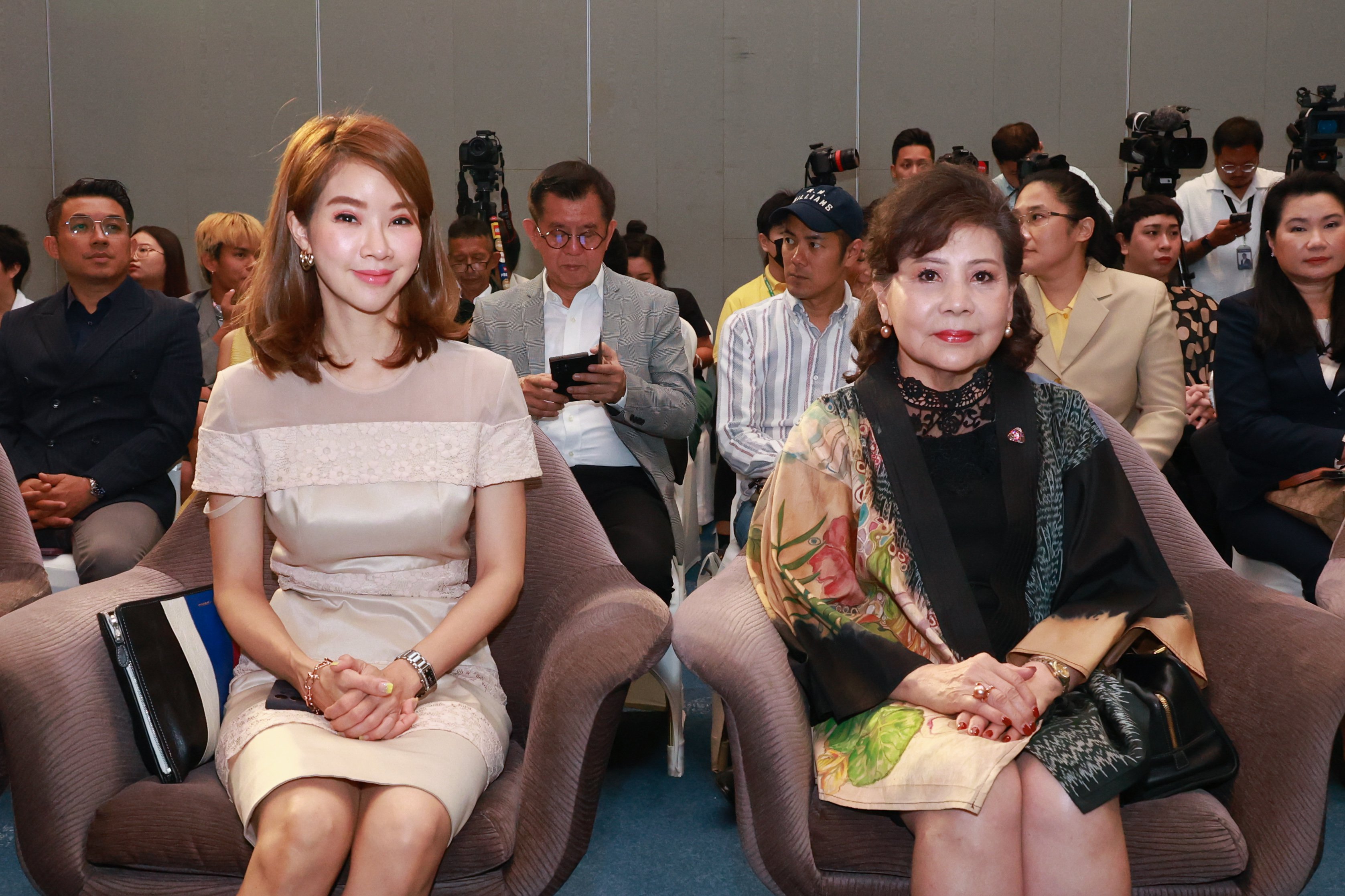 **แฟชั่นไทยปังไม่หยุด! “ดีพร้อม” จับมืออินฟลูเอนเซอร์ “ปลัดณัฐพล” ปลุกพลังทางอ้อม รับลูก “รมต.เอกนัฏ” เผยก้าวสำคัญ ดัน Nation Branding ขยายพลัง Soft Power ตอกย้ำศักยภาพสู่สากล