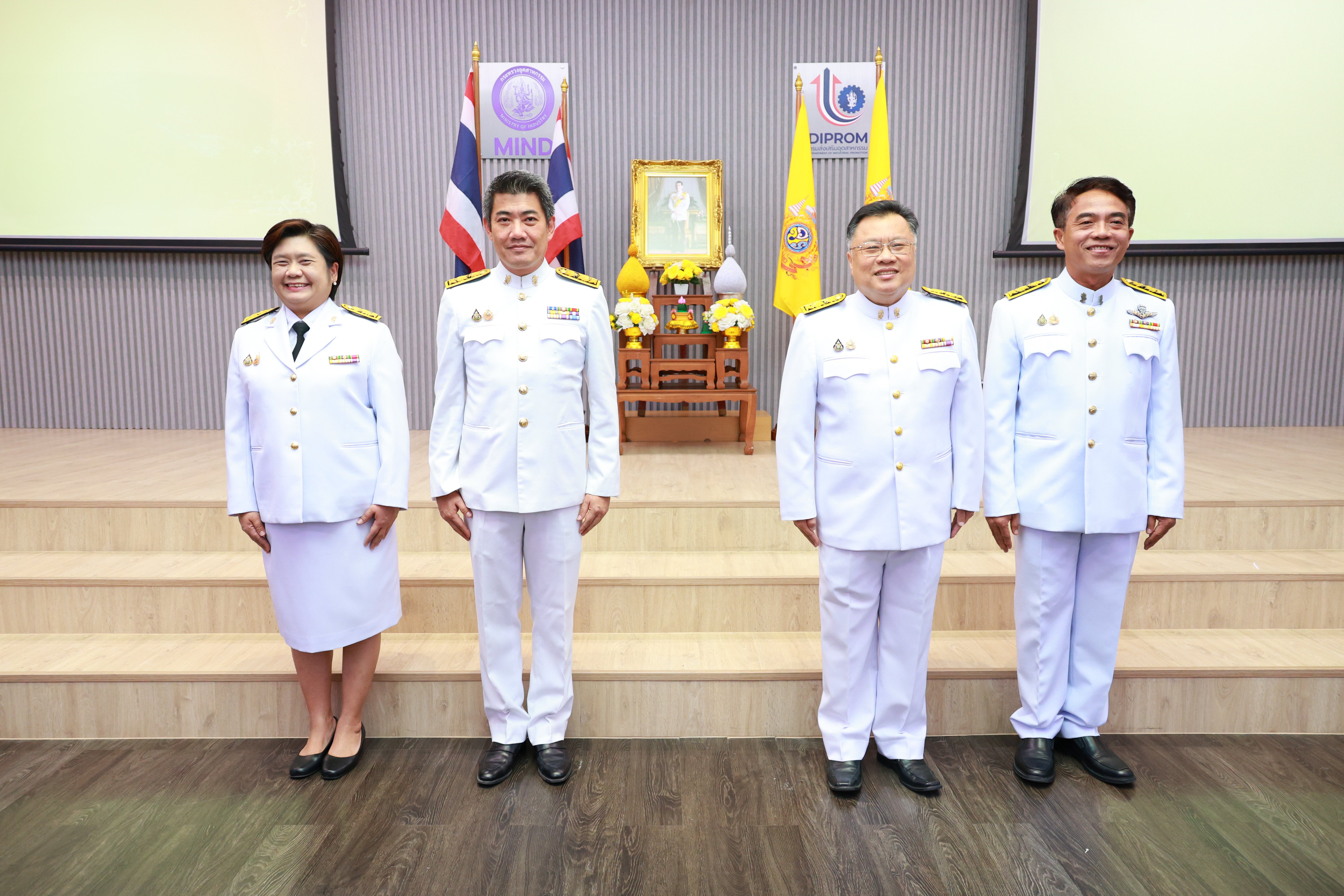 ดีพร้อม จัดพิธีถวายสัตย์ปฏิญาณเพื่อเป็นข้าราชการที่ดีและพลังของแผ่นดิน
