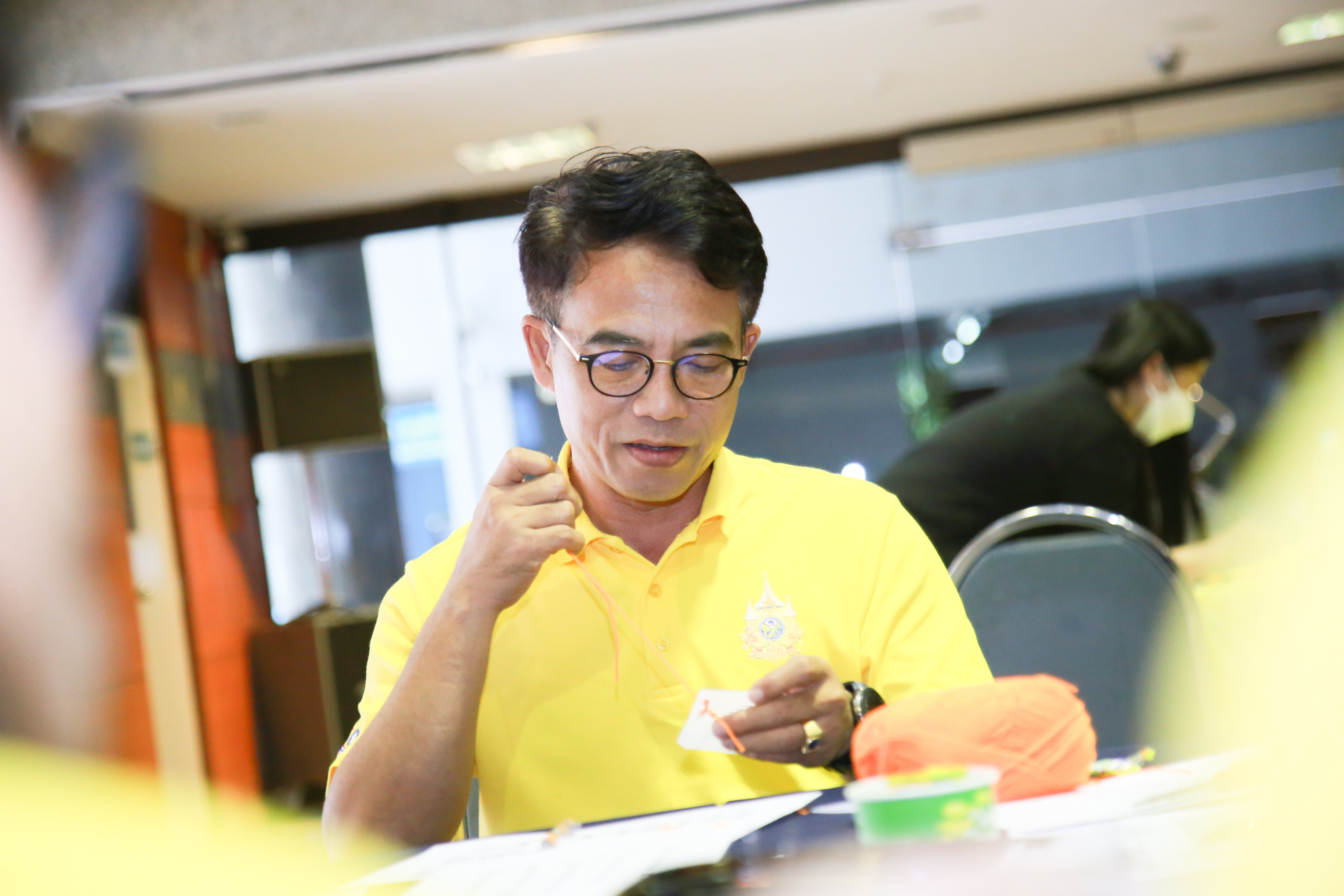 "ดีพร้อม" รวมพลังพี่ให้น้อง สร้างอักษรเบรลล์ด้วยหัวใจ