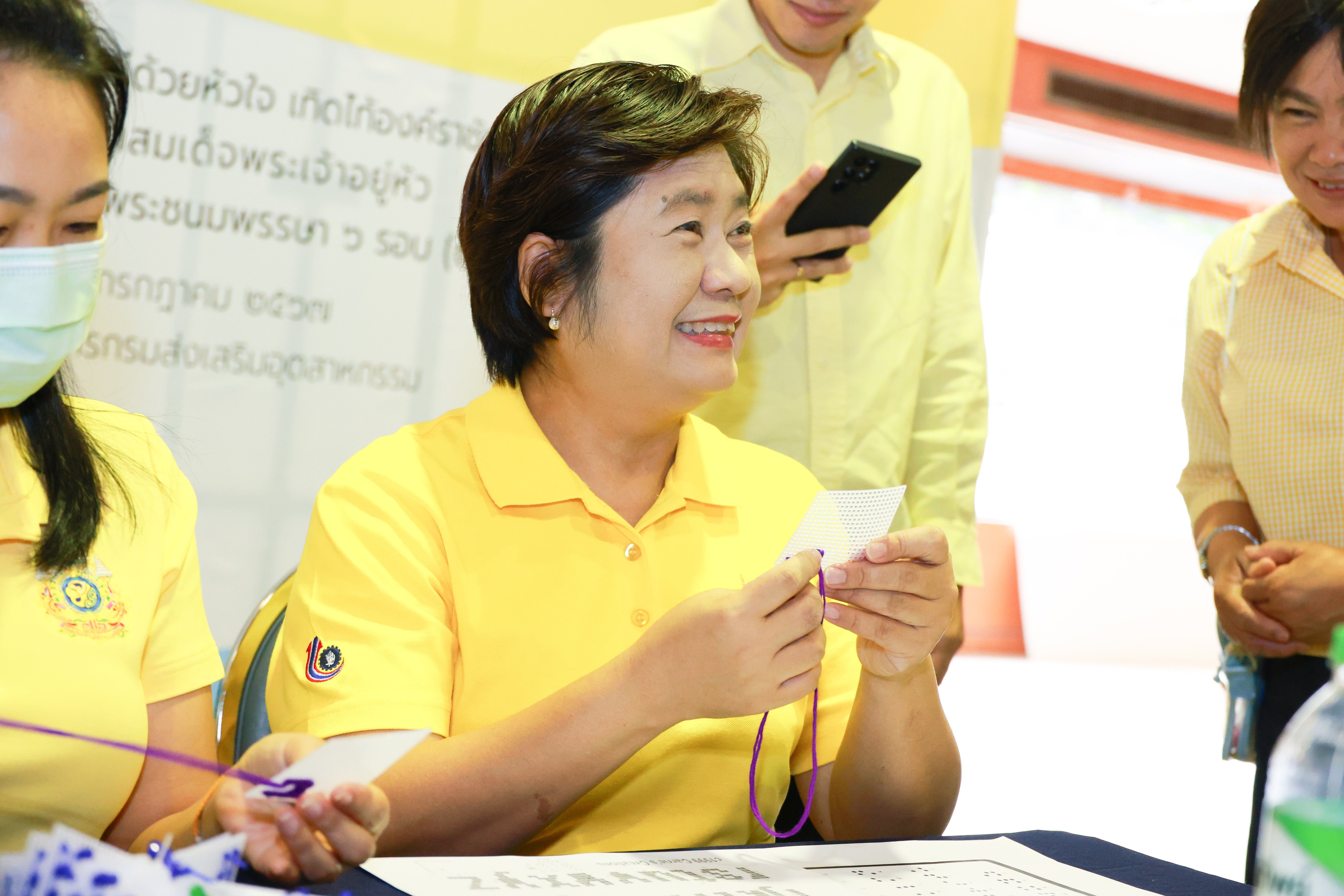 "ดีพร้อม" รวมพลังพี่ให้น้อง สร้างอักษรเบรลล์ด้วยหัวใจ