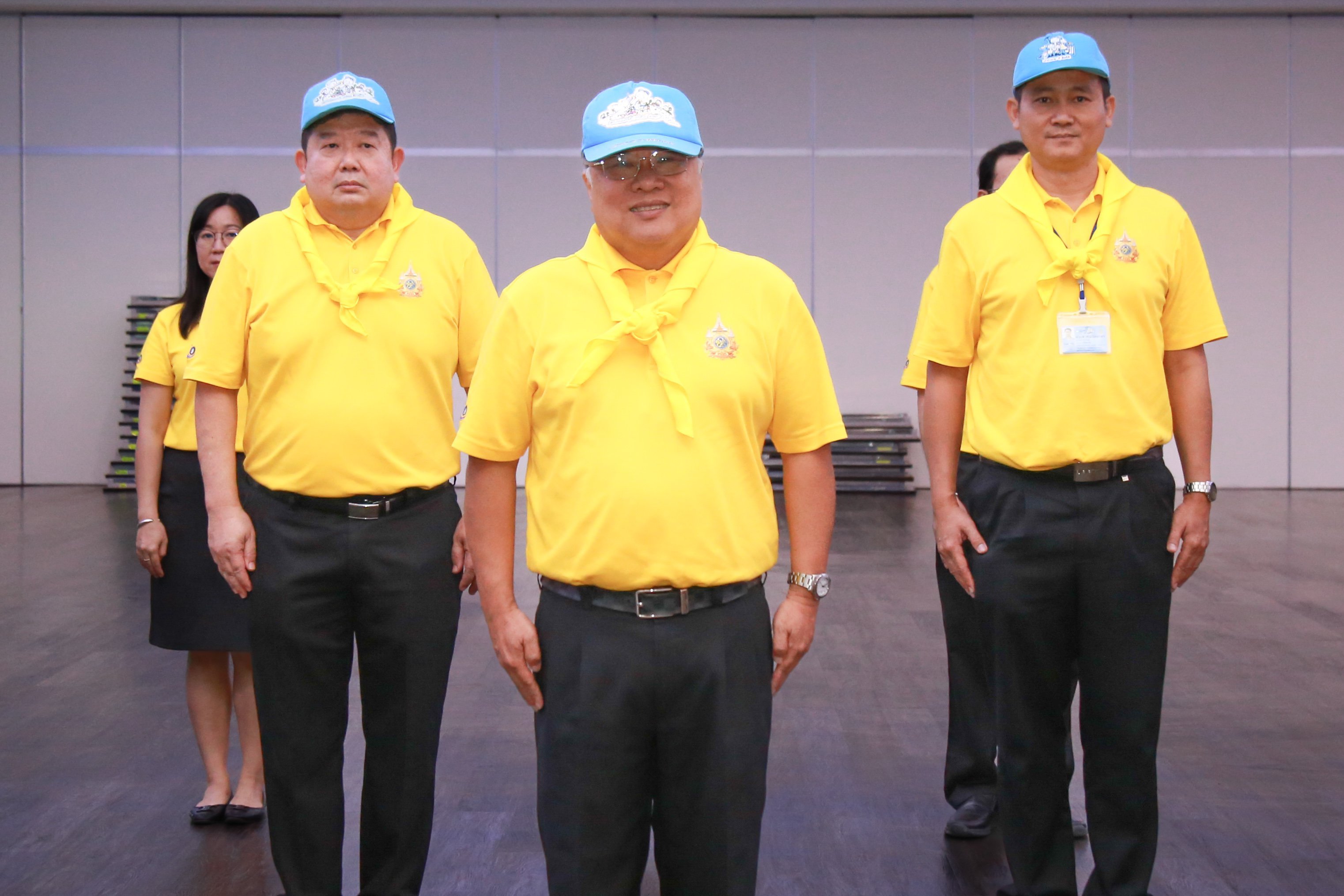 "ดีพร้อม" จัดพิธีรับมอบหมวกและผ้าพันคอจิตอาสาพระราชทาน