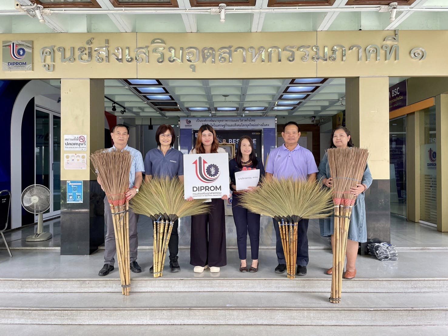 DIPROM  ปล่อยขบวนคาราวานธารน้ำใจช่วยเหลือผู้ประสบภัยน้ำท่วม จังหวัดเชียงราย