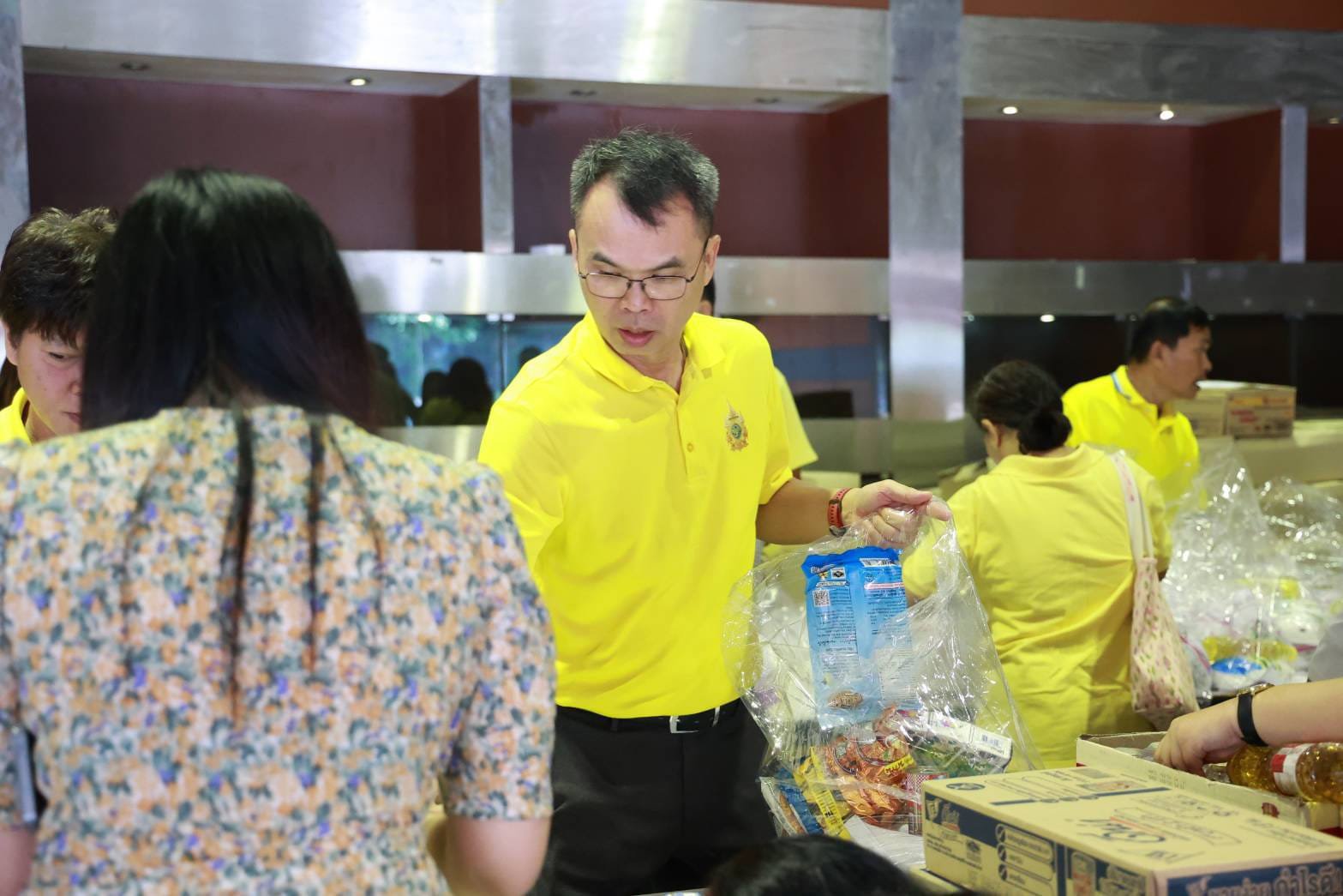 รองอธิบดีดวงดาว นำทีมดีพร้อมจัดทำถุงยังชีพ MIND ช่วยผู้ประสบอุทกภัย​ จังหวัดเชียงราย