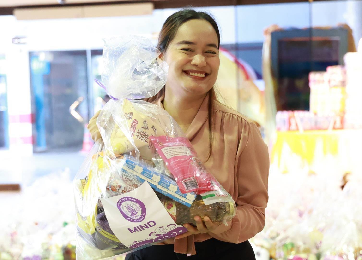รองอธิบดีดวงดาว นำทีมดีพร้อมจัดทำถุงยังชีพ MIND ช่วยผู้ประสบอุทกภัย​ จังหวัดเชียงราย