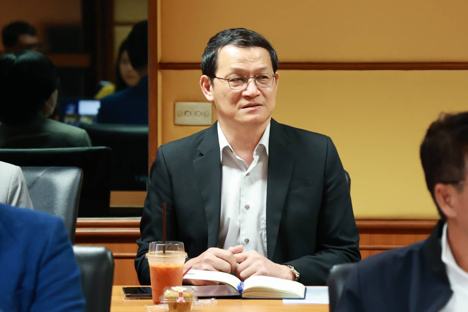 เลขาฯ "พงศ์พล" นำประชุมบอร์ดเทคโนโลยีและนวัตกรรมเพื่อการปฏิรูปอุตสาหกรรม ดัน 2 แพลตฟอร์มเทคโนโลยีสุดล้ำ จับมือ "ดีพร้อม" สร้างความเท่าเทียมในการแข่งขันให้ผู้ประกอบการไทย ตามนโยบาย "รมต.เอกนัฏ"