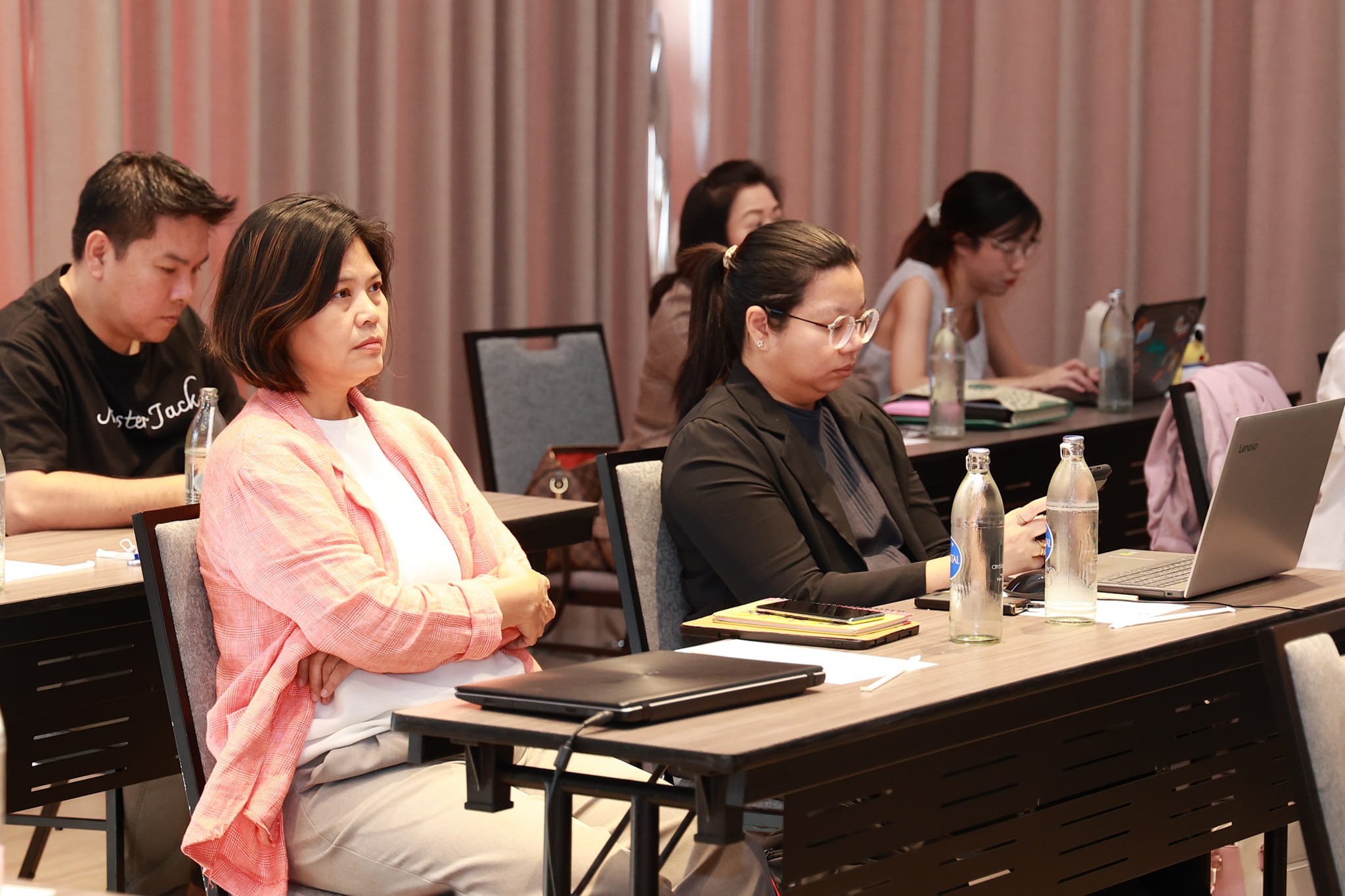 “ดีพร้อม” อัพสกิล SMEs ไทย ส่งเสริมการตลาดออนไลน์ด้วยเทคโนโลยีดิจิทัล ตามนโยบาย "รมว.เอกนัฏ" มุ่งเซฟ SME ไทย