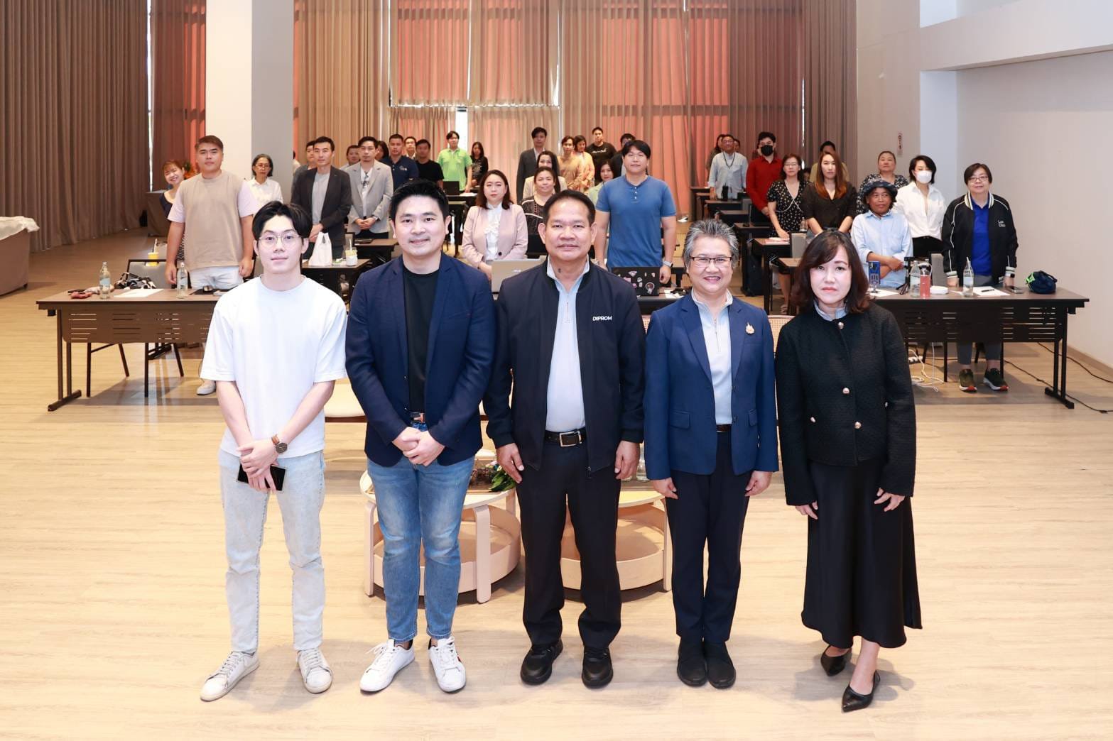 “ดีพร้อม” อัพสกิล SMEs ไทย ส่งเสริมการตลาดออนไลน์ด้วยเทคโนโลยีดิจิทัล ตามนโยบาย "รมว.เอกนัฏ" มุ่งเซฟ SME ไทย