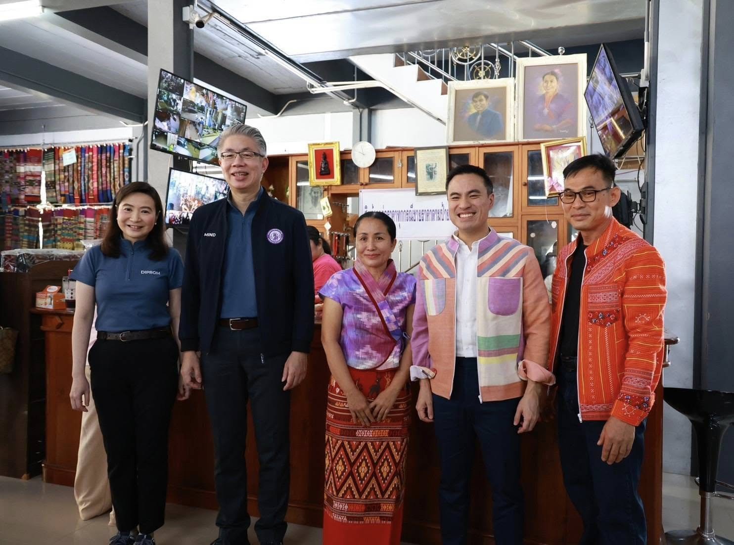 "รมว.เอกนัฏ" นำทีม "ดีพร้อม" ลุยเมืองน่าน หารือการแก้ไขปัญหาสถานการณ์น้ำท่วม เดินหน้าพัฒนาผลิตภัณฑ์จากโกโก้ และกาแฟอย่างยั่งยืน