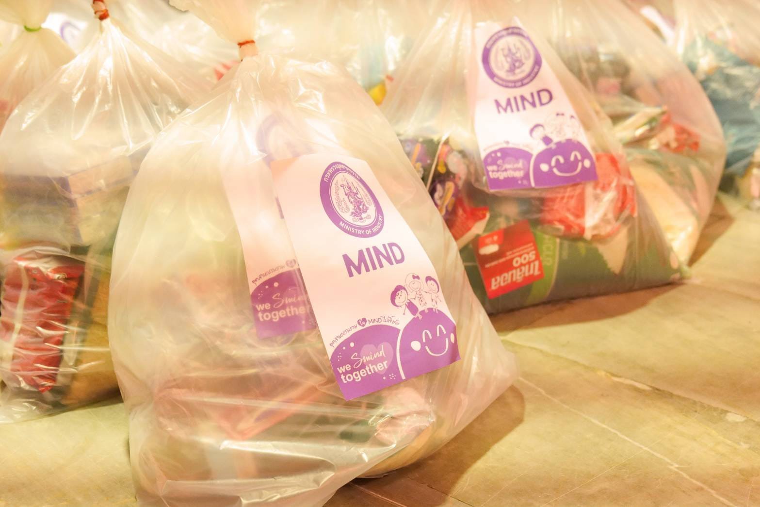 "ดีพร้อม" นำทีมส่งมอบ "ถุง MIND ไม่ทิ้งกัน" ร่วมใจช่วยเหลือพี่น้องผู้ประสบภัยพิบัติในพื้นที่ภาคใต้