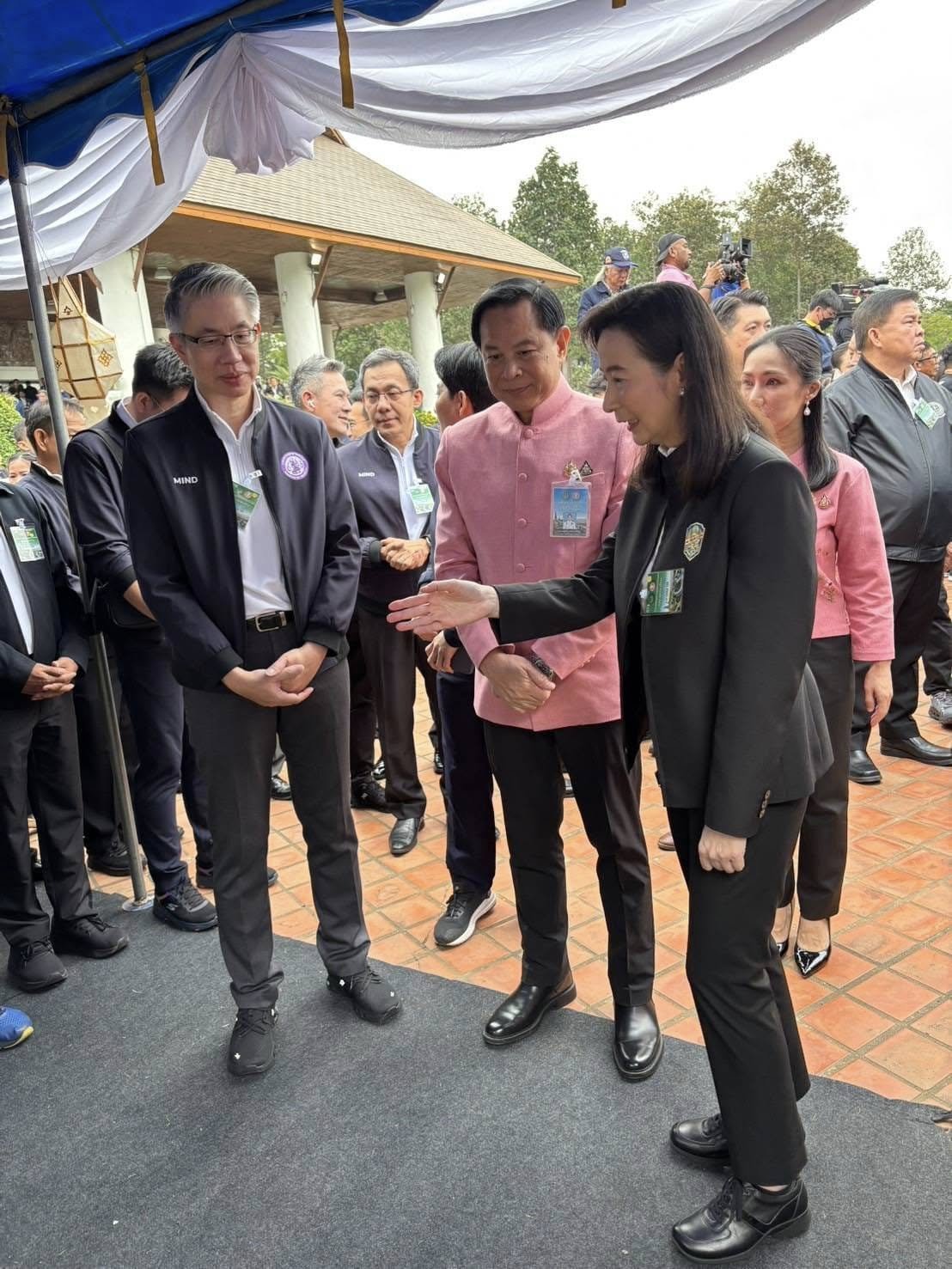 “อธิบดีดีพร้อม” ต้อนรับ “นายกฯ แพทองธาร” ชมผลิตภัณฑ์สุดปังจากดีพร้อม โชว์ไผ่และเครื่องเขินไทย ชูอัตลักษณ์พื้นถิ่น ดันซอฟต์พาวเวอร์ไทยสู่สากล ตามนโยบาย "รมต.เอกนัฏ"