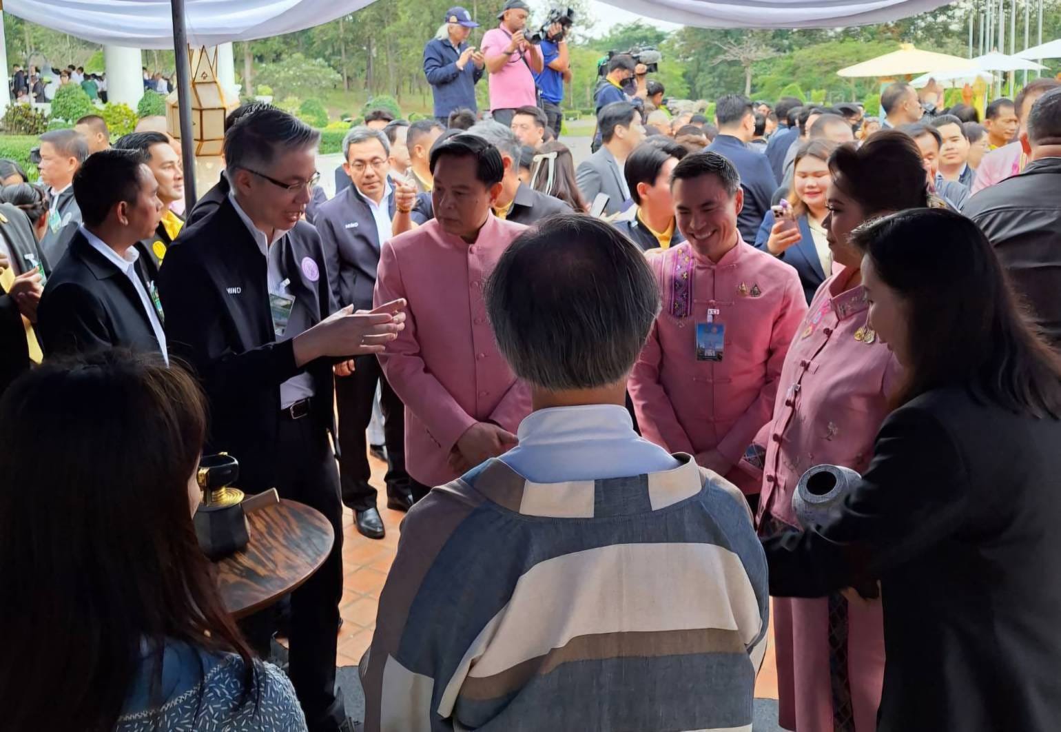 “อธิบดีดีพร้อม” ต้อนรับ “นายกฯ แพทองธาร” ชมผลิตภัณฑ์สุดปังจากดีพร้อม โชว์ไผ่และเครื่องเขินไทย ชูอัตลักษณ์พื้นถิ่น ดันซอฟต์พาวเวอร์ไทยสู่สากล ตามนโยบาย "รมต.เอกนัฏ"
