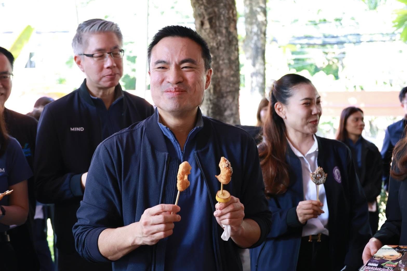 “รมว.เอกนัฏ” บุกภาคเหนือ โชว์ปฏิรูปอุตสาหกรรม สั่งการ “ดีพร้อม” ส่งเสริมเกษตรแปรรูป ชูอัตลักษณ์ท้องถิ่น หนุนซอฟต์พาวเวอร์ เชื่อมโยงเครือข่ายคลัสเตอร์ดิจิทัล ป้องกันภัยพิบัติ ดันอุตสาหกรรมการแพทย์และสุขภาพอย่างยั่งยืน