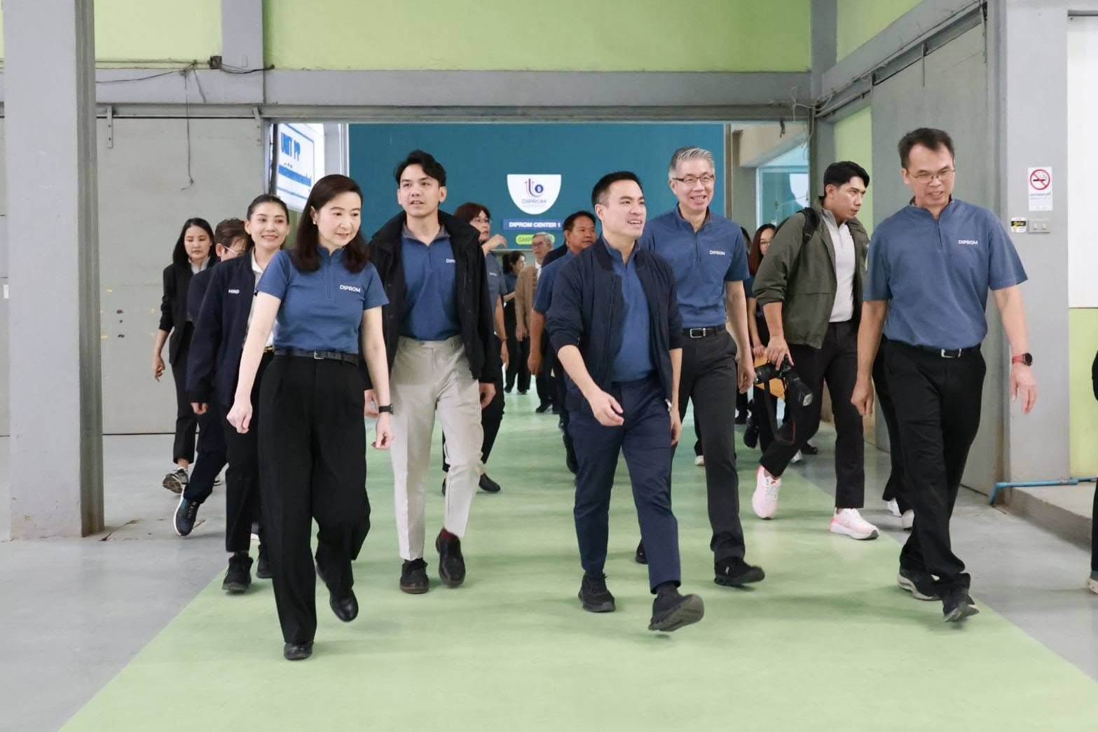 “รมว.เอกนัฏ” บุกภาคเหนือ โชว์ปฏิรูปอุตสาหกรรม สั่งการ “ดีพร้อม” ส่งเสริมเกษตรแปรรูป ชูอัตลักษณ์ท้องถิ่น หนุนซอฟต์พาวเวอร์ เชื่อมโยงเครือข่ายคลัสเตอร์ดิจิทัล ป้องกันภัยพิบัติ ดันอุตสาหกรรมการแพทย์และสุขภาพอย่างยั่งยืน