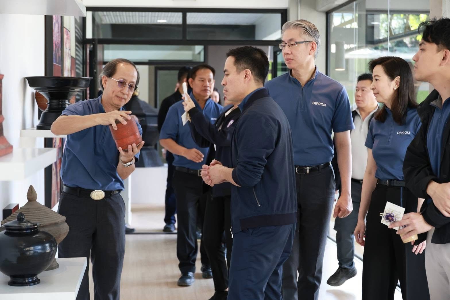 “รมว.เอกนัฏ” บุกภาคเหนือ โชว์ปฏิรูปอุตสาหกรรม สั่งการ “ดีพร้อม” ส่งเสริมเกษตรแปรรูป ชูอัตลักษณ์ท้องถิ่น หนุนซอฟต์พาวเวอร์ เชื่อมโยงเครือข่ายคลัสเตอร์ดิจิทัล ป้องกันภัยพิบัติ ดันอุตสาหกรรมการแพทย์และสุขภาพอย่างยั่งยืน