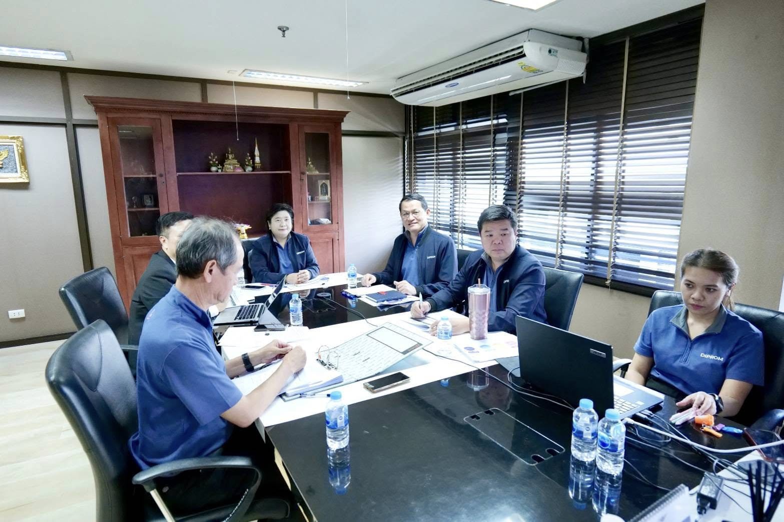 "ดีพร้อม" ประชุมบอร์ด CIO วางแผนเคาะงบประมาณโครงการด้านการพัฒนาเทคโนโลยีสารสนเทศปี 2569 ขยายการให้บริการด้านดิจิทัลแก่เอสเอ็มอี ตามนโยบาย "เอกนัฏ"