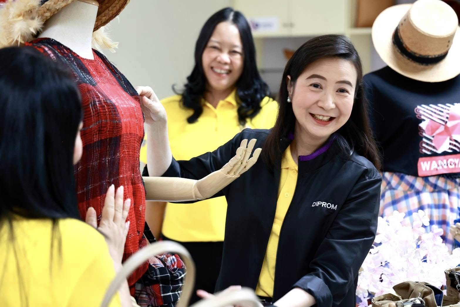 ”อธิบดีดีพร้อม“ ลงพื้นที่จังหวัดชลบุรี เดินหน้าพัฒนาเขต EEC ต่อยอดความร่วมมือเชิงพื้นที่ สร้าง Smart Park เพื่อส่งเสริมอุตสาหกรรมใหม่ ตามนโยบาย "รมว.เอกนัฏ"