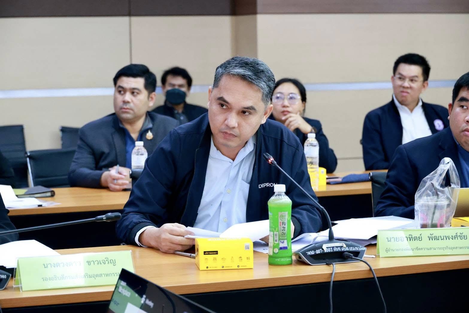 “ปลัดณัฐพล” สั่งการ “ดีพร้อม” เสนอปลดล็อคสุราสามทับ! รับนโยบาย รมต.เอกนัฏ เพื่อส่งเสริมอุตสาหกรรมและผู้ประกอบการผลิตภัณฑ์สมุนไพร ยกระดับการผลิต ผลิตภัณฑ์ และสมุนไพรรายย่อยในประเทศไทย ทำแผนระยะ 3 ปี