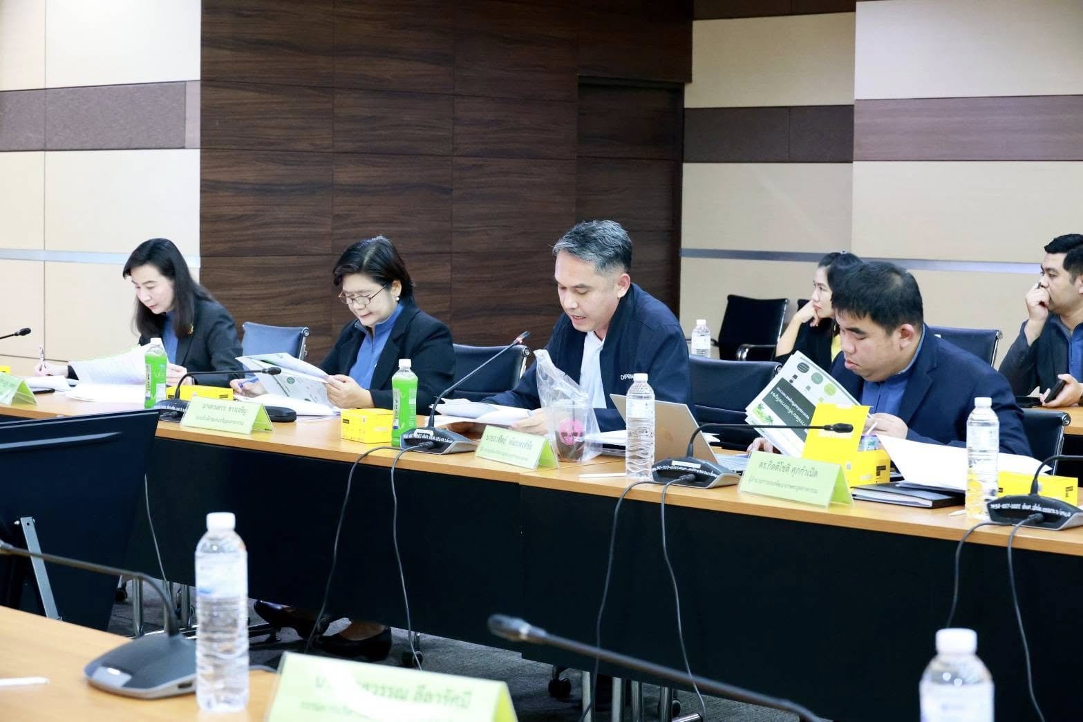 “ปลัดณัฐพล” สั่งการ “ดีพร้อม” เสนอปลดล็อคสุราสามทับ! รับนโยบาย รมต.เอกนัฏ เพื่อส่งเสริมอุตสาหกรรมและผู้ประกอบการผลิตภัณฑ์สมุนไพร ยกระดับการผลิต ผลิตภัณฑ์ และสมุนไพรรายย่อยในประเทศไทย ทำแผนระยะ 3 ปี