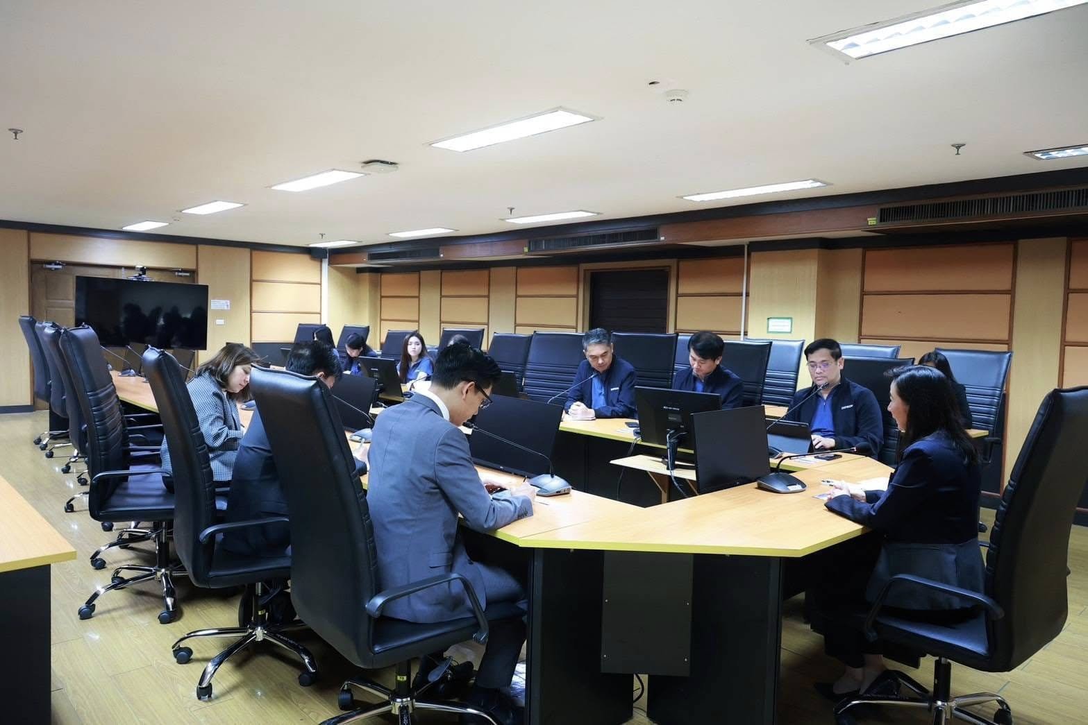 "ดีพร้อม" จับมือ "EXIM BANK" เดินหน้านโยบาย "รมว.เอกนัฏ" สร้างธุรกิจสีเขียว ส่งเสริมผู้ประกอบการขับเคลื่อนเศรษฐกิจไทย เปลี่ยนผ่านสู่อุตสาหกรรมยุคใหม่อย่างยั่งยืน