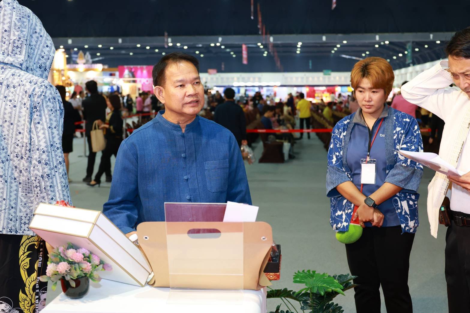 เลขารัฐมนตรีฯ พงศ์พล และรองอธิบดีสุรพล ร่วมเป็นเกียรติในพิธีเปิดงาน OTOP City 2024
