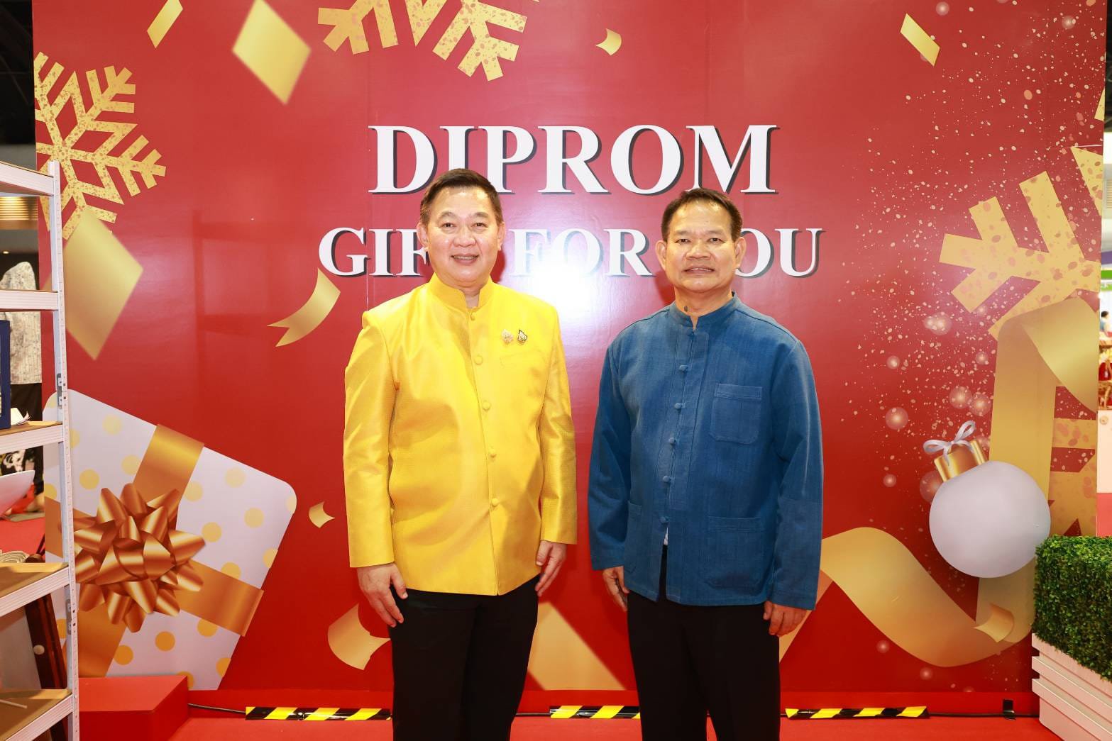 เลขารัฐมนตรีฯ พงศ์พล และรองอธิบดีสุรพล ร่วมเป็นเกียรติในพิธีเปิดงาน OTOP City 2024