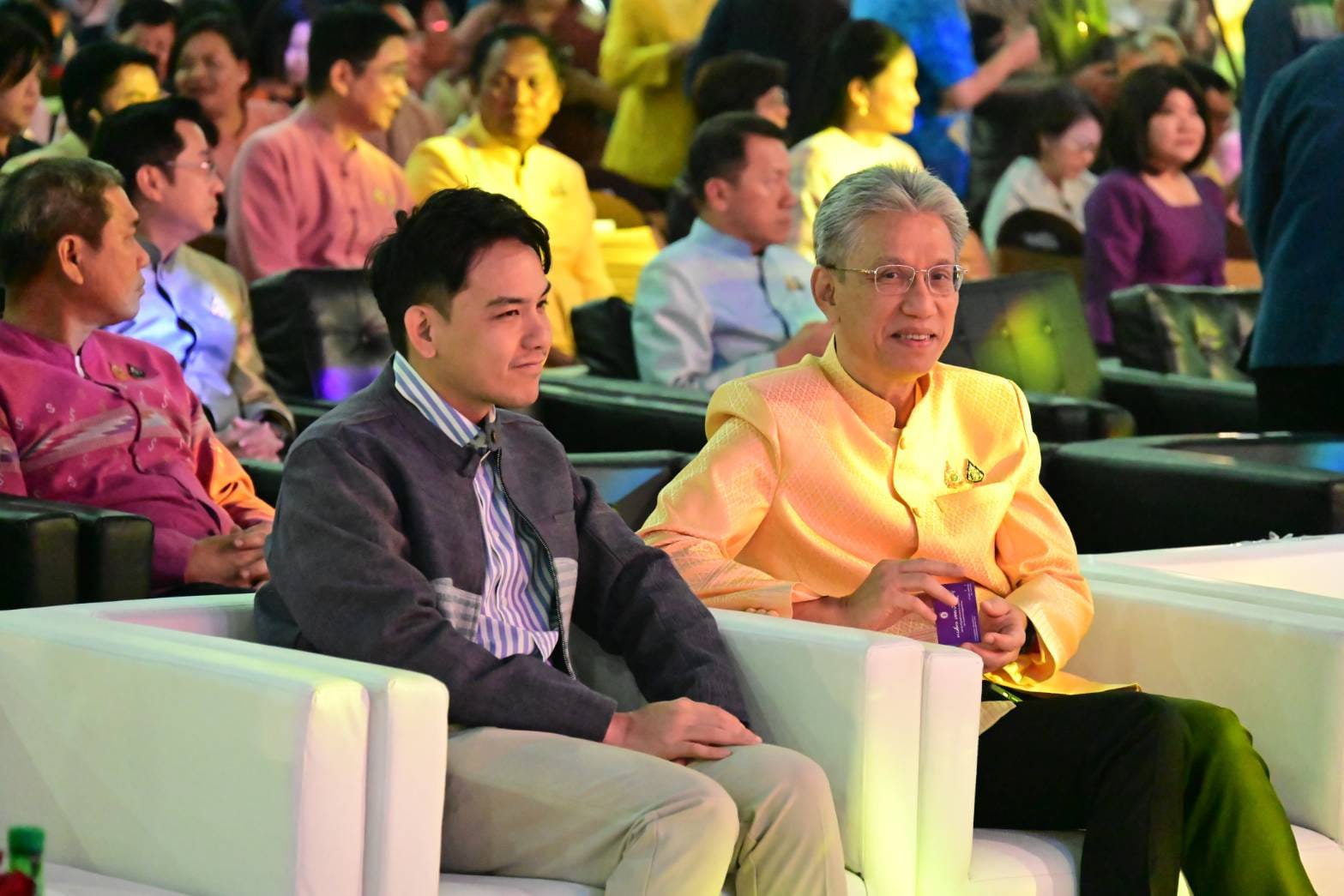 เลขารัฐมนตรีฯ พงศ์พล และรองอธิบดีสุรพล ร่วมเป็นเกียรติในพิธีเปิดงาน OTOP City 2024