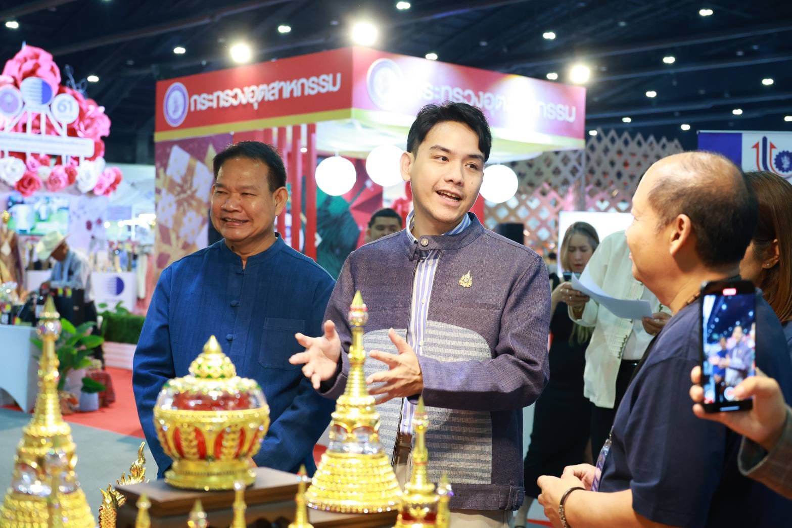 เลขารัฐมนตรีฯ พงศ์พล และรองอธิบดีสุรพล ร่วมเป็นเกียรติในพิธีเปิดงาน OTOP City 2024