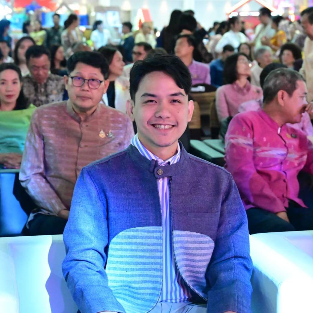 เลขารัฐมนตรีฯ พงศ์พล และรองอธิบดีสุรพล ร่วมเป็นเกียรติในพิธีเปิดงาน OTOP City 2024