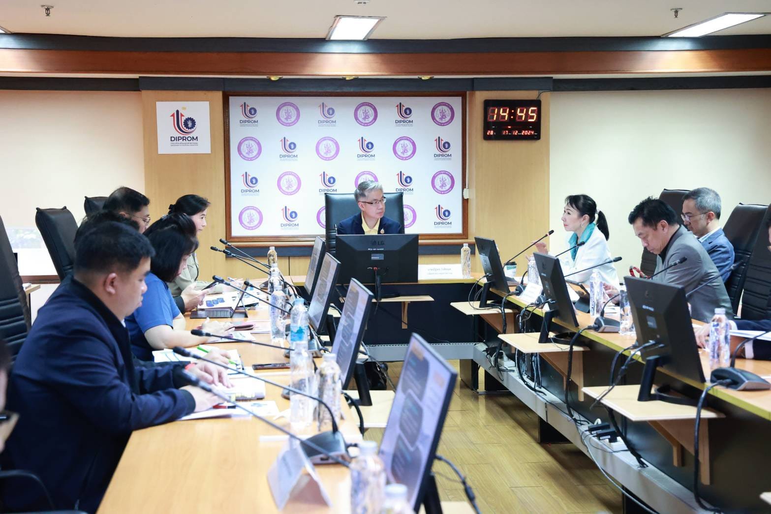 “ปลัดณัฐพล” นั่งหัวโต๊ะ หารือ ดีพร้อม ร่วม CISPI วางแผนพัฒนาศักยภาพอุตสาหกรรมอาหารและแฟชั่น เดินหน้าปฏิรูปอุตสาหกรรม ตามนโยบาย "รมว.เอกนัฏ" ดันอุตสาหกรรมสร้างสรรค์และซอฟต์พาวเวอร์ไทยสู่สากล