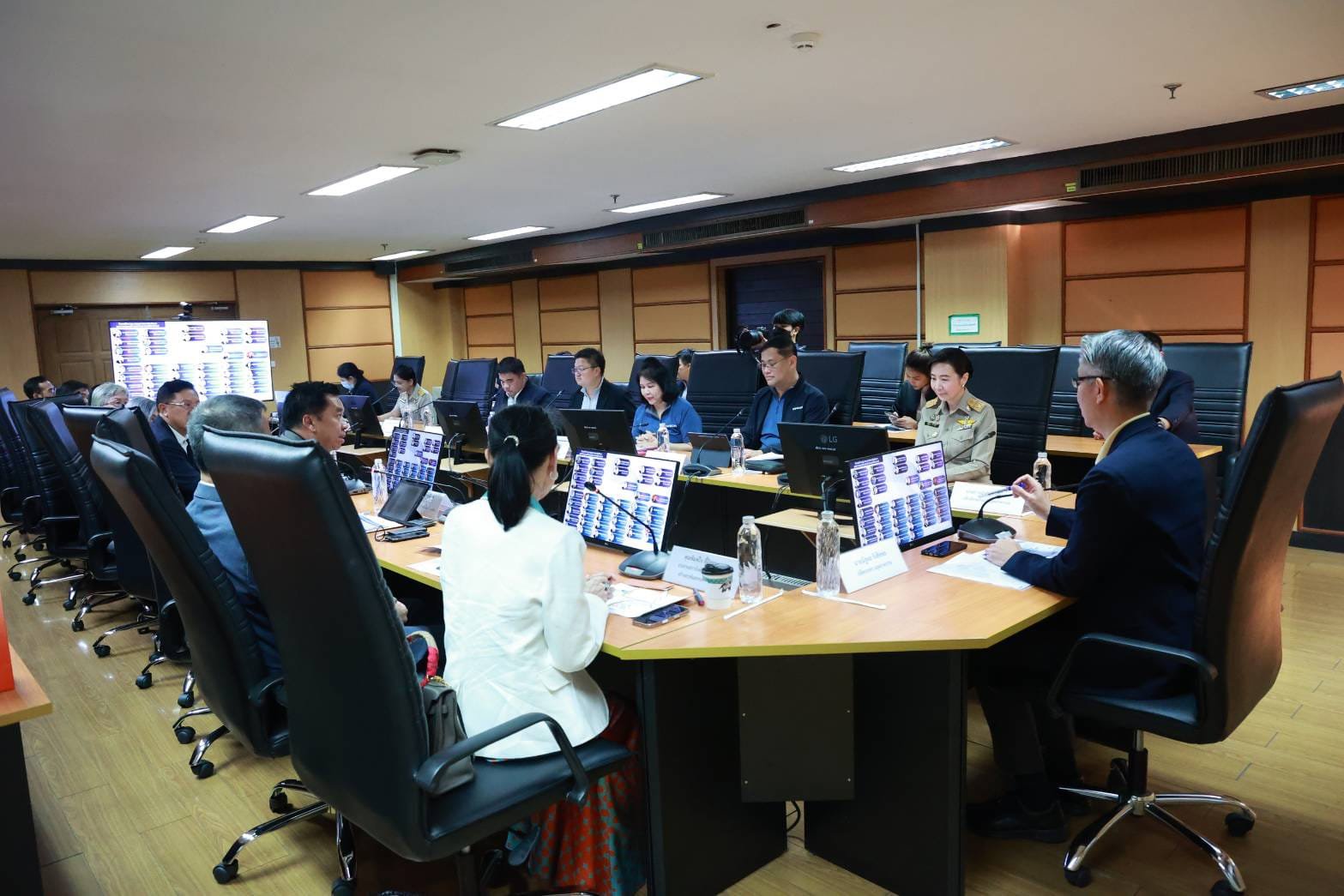 “ปลัดณัฐพล” นั่งหัวโต๊ะ หารือ ดีพร้อม ร่วม CISPI วางแผนพัฒนาศักยภาพอุตสาหกรรมอาหารและแฟชั่น เดินหน้าปฏิรูปอุตสาหกรรม ตามนโยบาย "รมว.เอกนัฏ" ดันอุตสาหกรรมสร้างสรรค์และซอฟต์พาวเวอร์ไทยสู่สากล