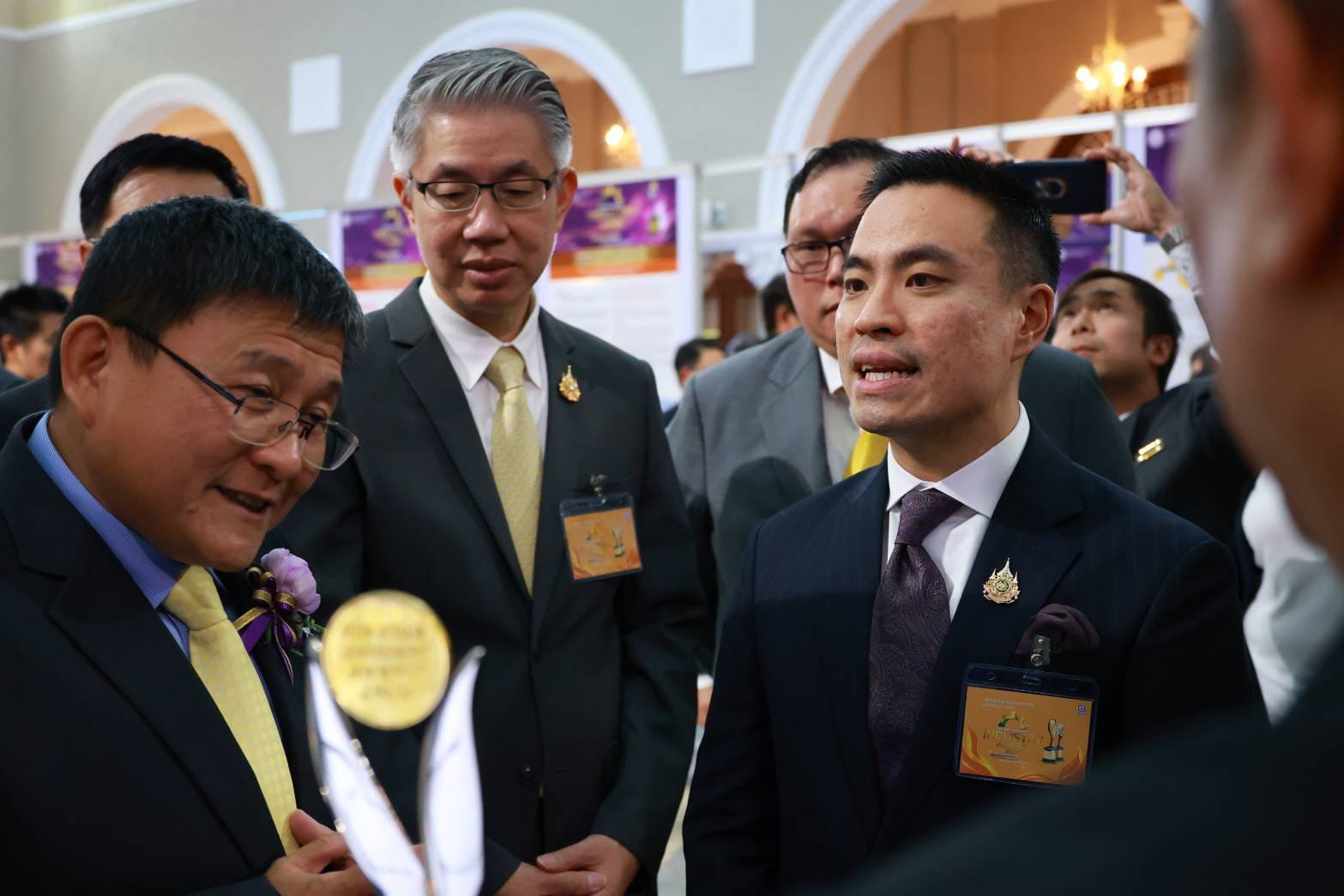นายกฯ มอบรางวัลอุตสาหกรรม ประจำปี 2567 เชิดชูเกียรติ 41 องค์กรต้นแบบทั่วประเทศ นำการปฏิรูปอุตสาหกรรม และเศรษฐกิจไทยที่เติบโตอย่างยั่งยืนคู่ชุมชน