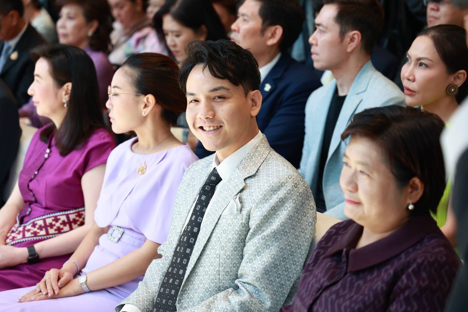 “รมว.เอกนัฏ” โชว์ “ดีพร้อม” หนุนซอฟต์พาวเวอร์แฟชั่นไทย ในงาน ShowPow ต้อนรับปีใหม่ ส่งเสริมอัตลักษณ์ท้องถิ่น นำภูมิปัญญาไทยสู่สากล