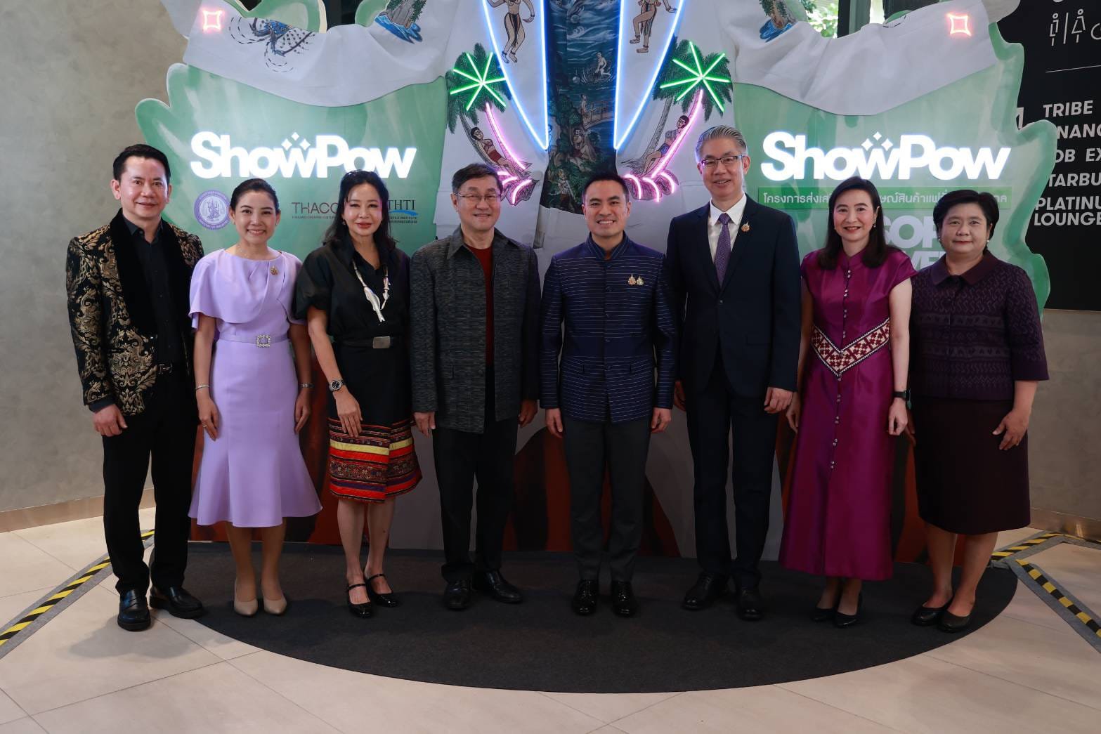 “รมว.เอกนัฏ” โชว์ “ดีพร้อม” หนุนซอฟต์พาวเวอร์แฟชั่นไทย ในงาน ShowPow ต้อนรับปีใหม่ ส่งเสริมอัตลักษณ์ท้องถิ่น นำภูมิปัญญาไทยสู่สากล