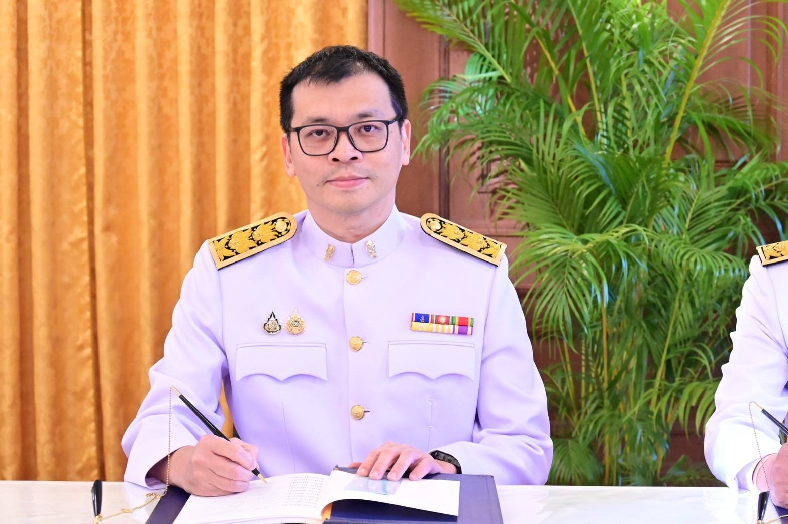 ปลัดฯ ณัฐพล นำคณะผู้บริหารกระทรวงอุตสาหกรรม ถวายพระพรชัยมงคล พระบาทสมเด็จพระเจ้าอยู่หัว และสมเด็จพระนางเจ้าฯ พระบรมราชินี เนื่องในโอกาสขึ้นปีใหม่ 2568