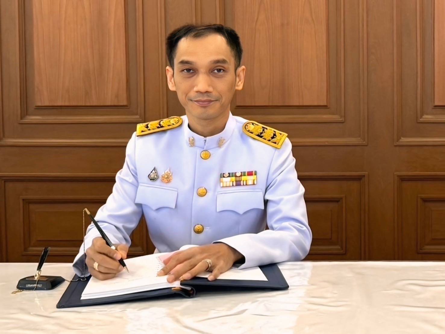 ปลัดฯ ณัฐพล นำคณะผู้บริหารกระทรวงอุตสาหกรรม ถวายพระพรชัยมงคล พระบาทสมเด็จพระเจ้าอยู่หัว และสมเด็จพระนางเจ้าฯ พระบรมราชินี เนื่องในโอกาสขึ้นปีใหม่ 2568