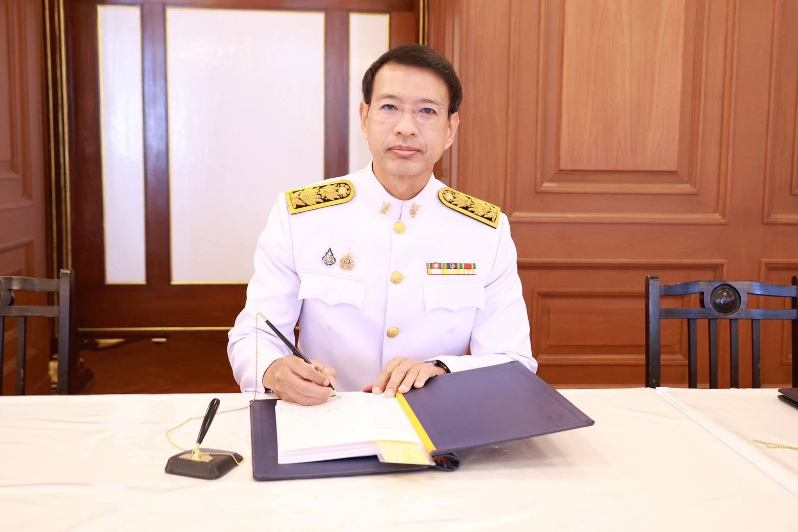 ปลัดฯ ณัฐพล นำคณะผู้บริหารกระทรวงอุตสาหกรรม ถวายพระพรชัยมงคล พระบาทสมเด็จพระเจ้าอยู่หัว และสมเด็จพระนางเจ้าฯ พระบรมราชินี เนื่องในโอกาสขึ้นปีใหม่ 2568