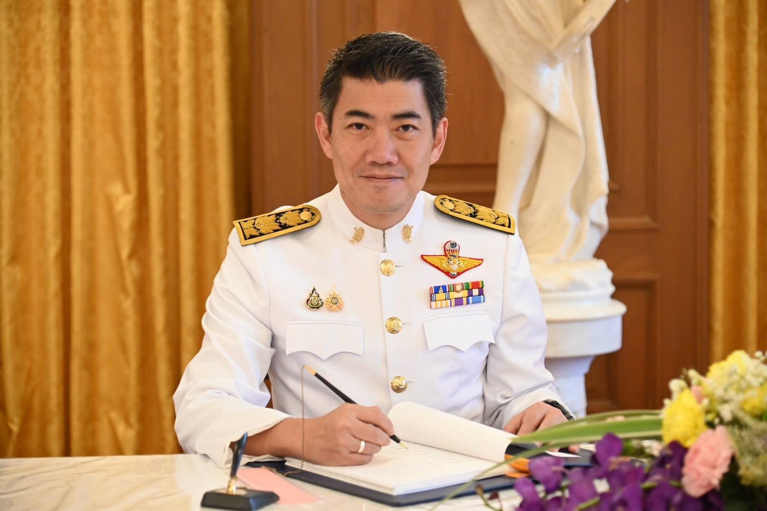 ปลัดฯ ณัฐพล นำคณะผู้บริหารกระทรวงอุตสาหกรรม ถวายพระพรชัยมงคล พระบาทสมเด็จพระเจ้าอยู่หัว และสมเด็จพระนางเจ้าฯ พระบรมราชินี เนื่องในโอกาสขึ้นปีใหม่ 2568