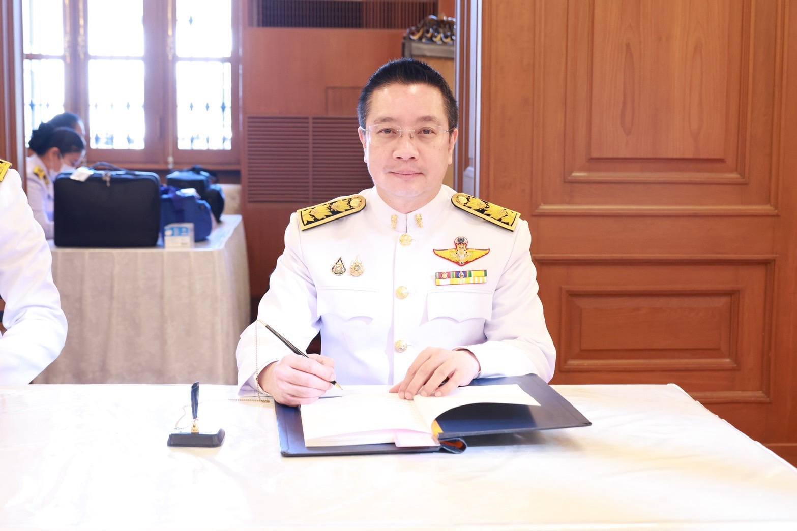 ปลัดฯ ณัฐพล นำคณะผู้บริหารกระทรวงอุตสาหกรรม ถวายพระพรชัยมงคล พระบาทสมเด็จพระเจ้าอยู่หัว และสมเด็จพระนางเจ้าฯ พระบรมราชินี เนื่องในโอกาสขึ้นปีใหม่ 2568