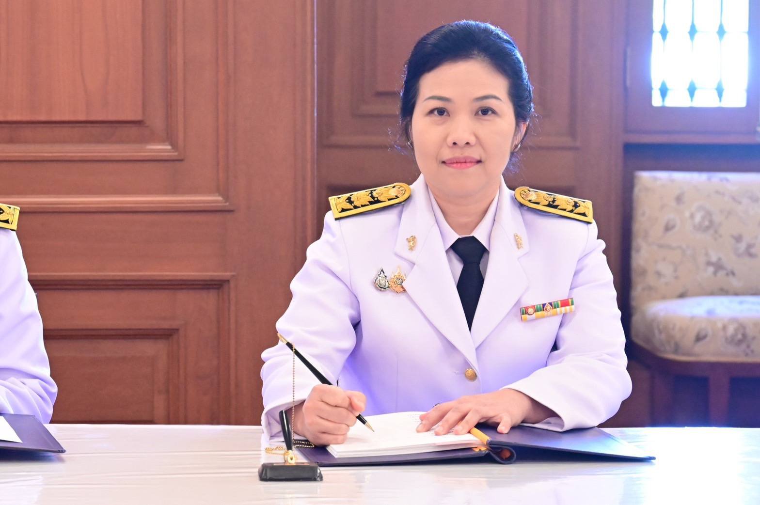 ปลัดฯ ณัฐพล นำคณะผู้บริหารกระทรวงอุตสาหกรรม ถวายพระพรชัยมงคล พระบาทสมเด็จพระเจ้าอยู่หัว และสมเด็จพระนางเจ้าฯ พระบรมราชินี เนื่องในโอกาสขึ้นปีใหม่ 2568