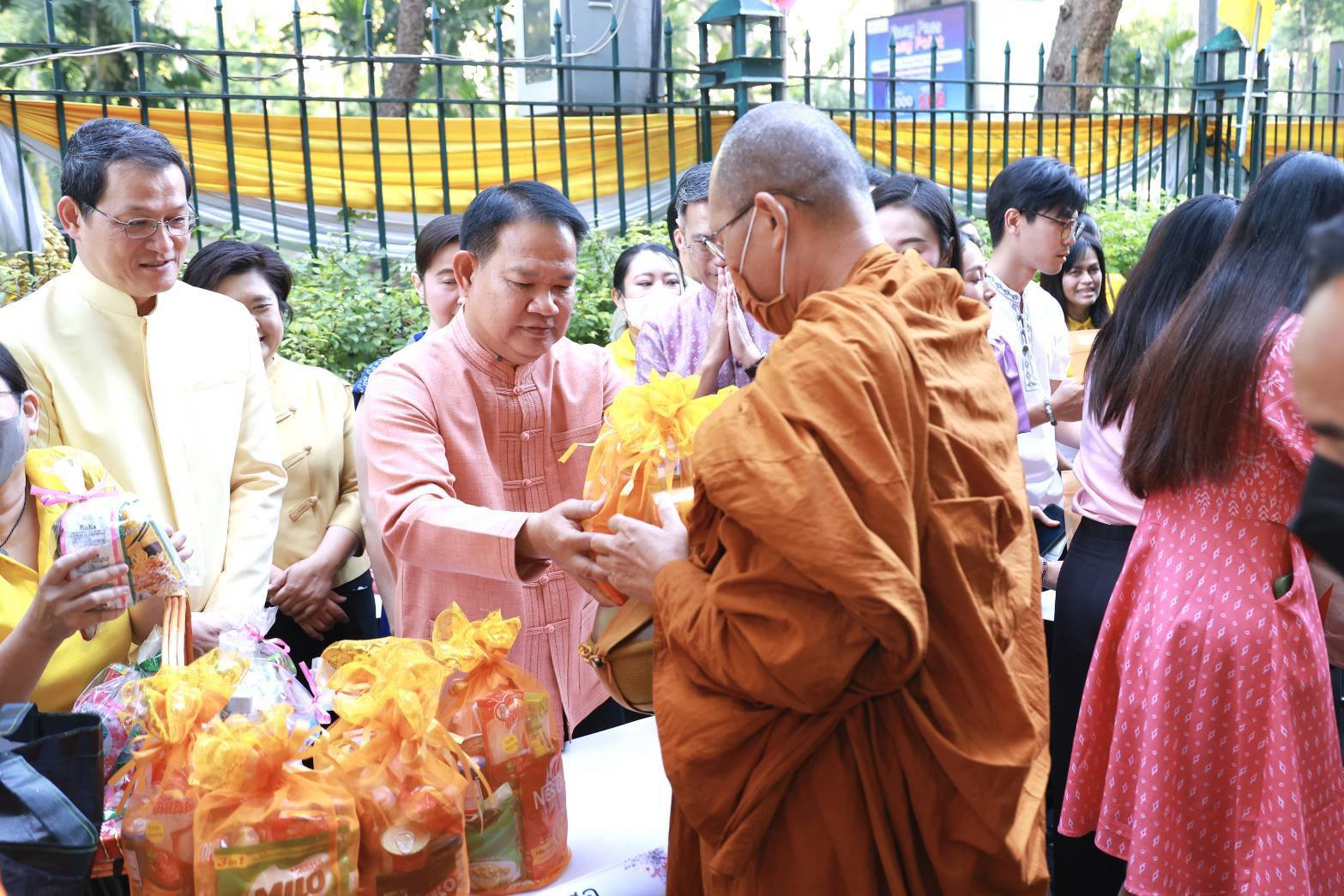 กระทรวงอุตสาหกรรม จัดพิธีทำบุญตักบาตรรับปีใหม่ 2568 เพื่อความเป็นสิริมงคล